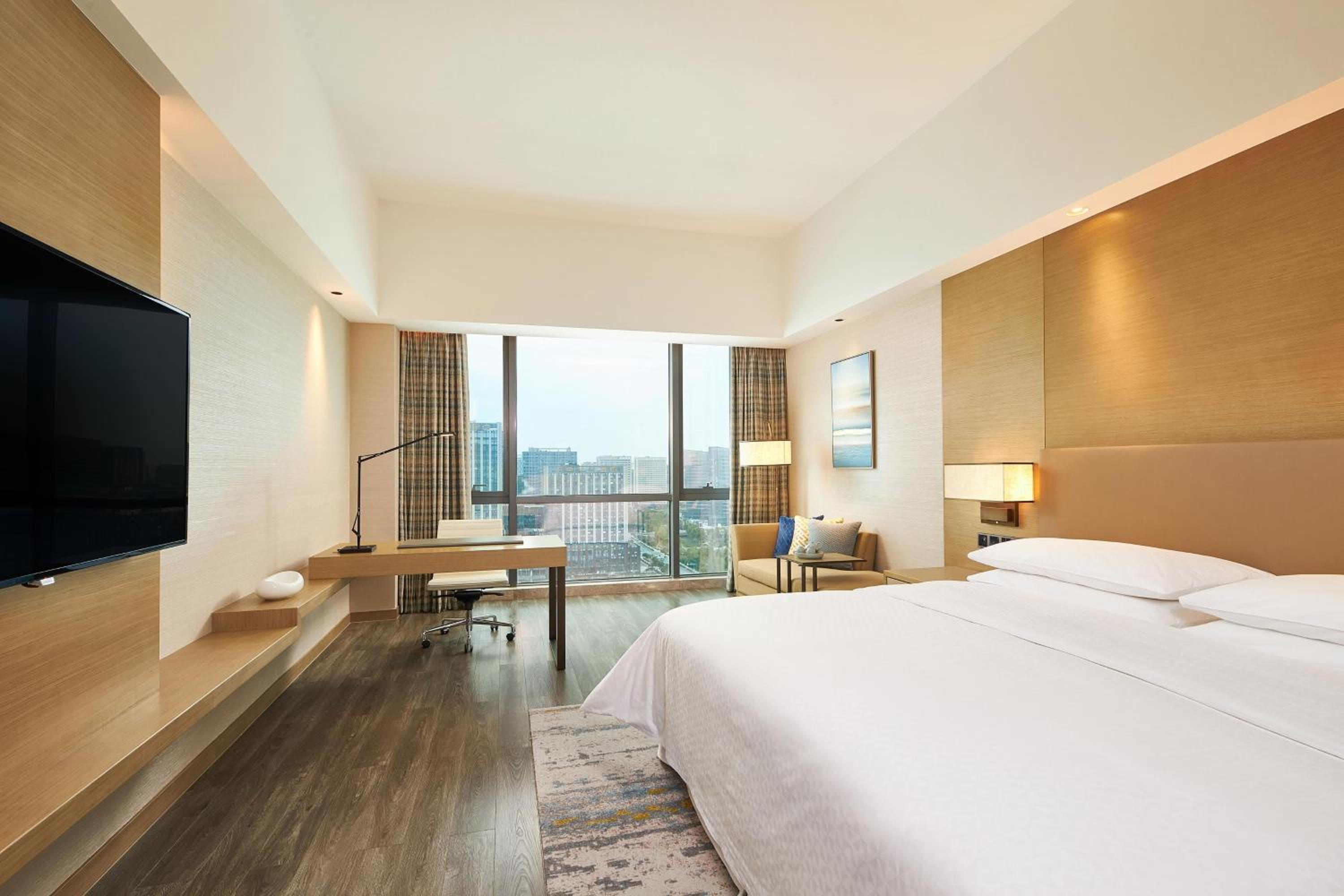 Executive level, Guest room, 1 King, River view photo 2