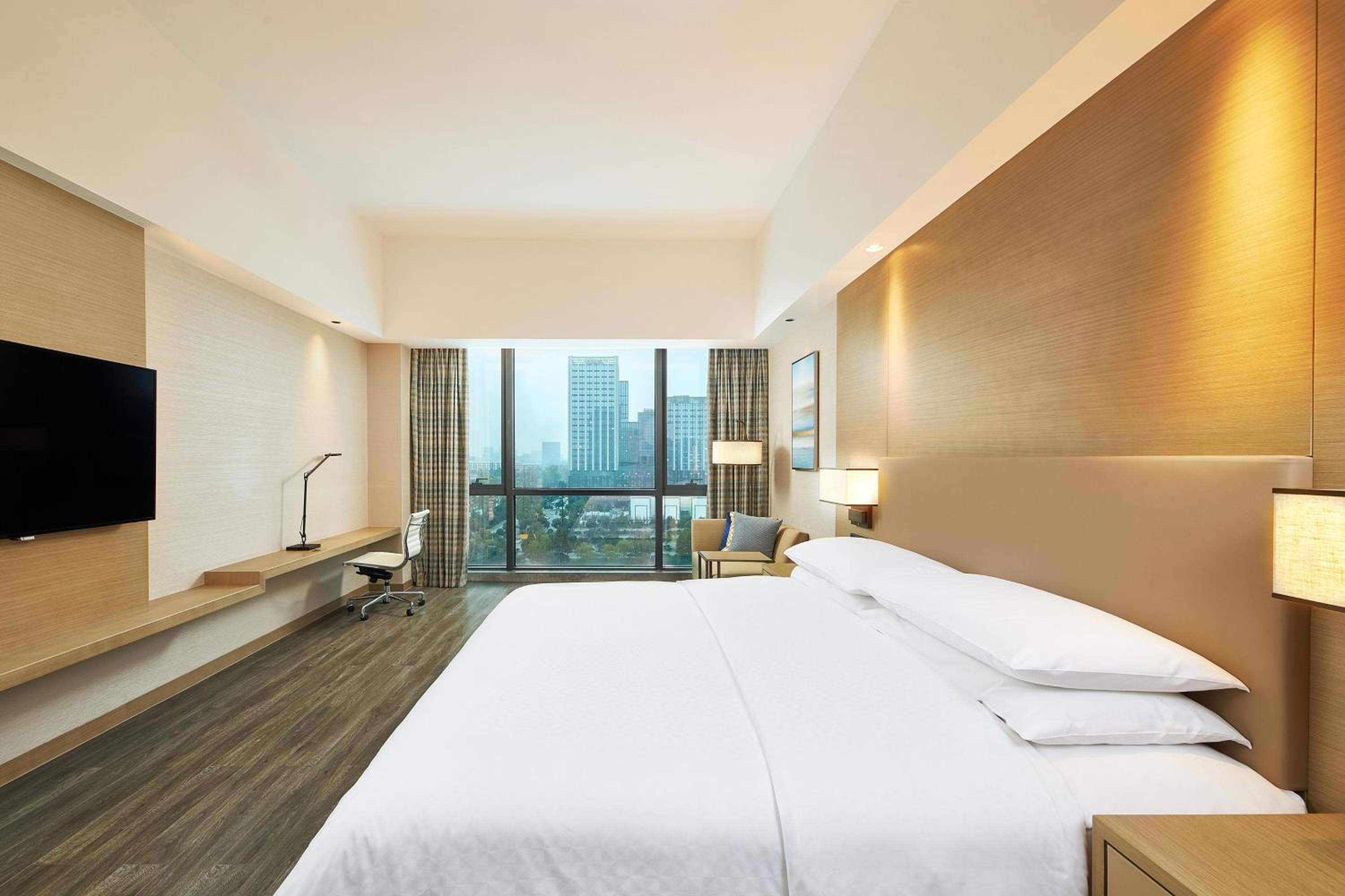Deluxe Guest room, 1 King, River view