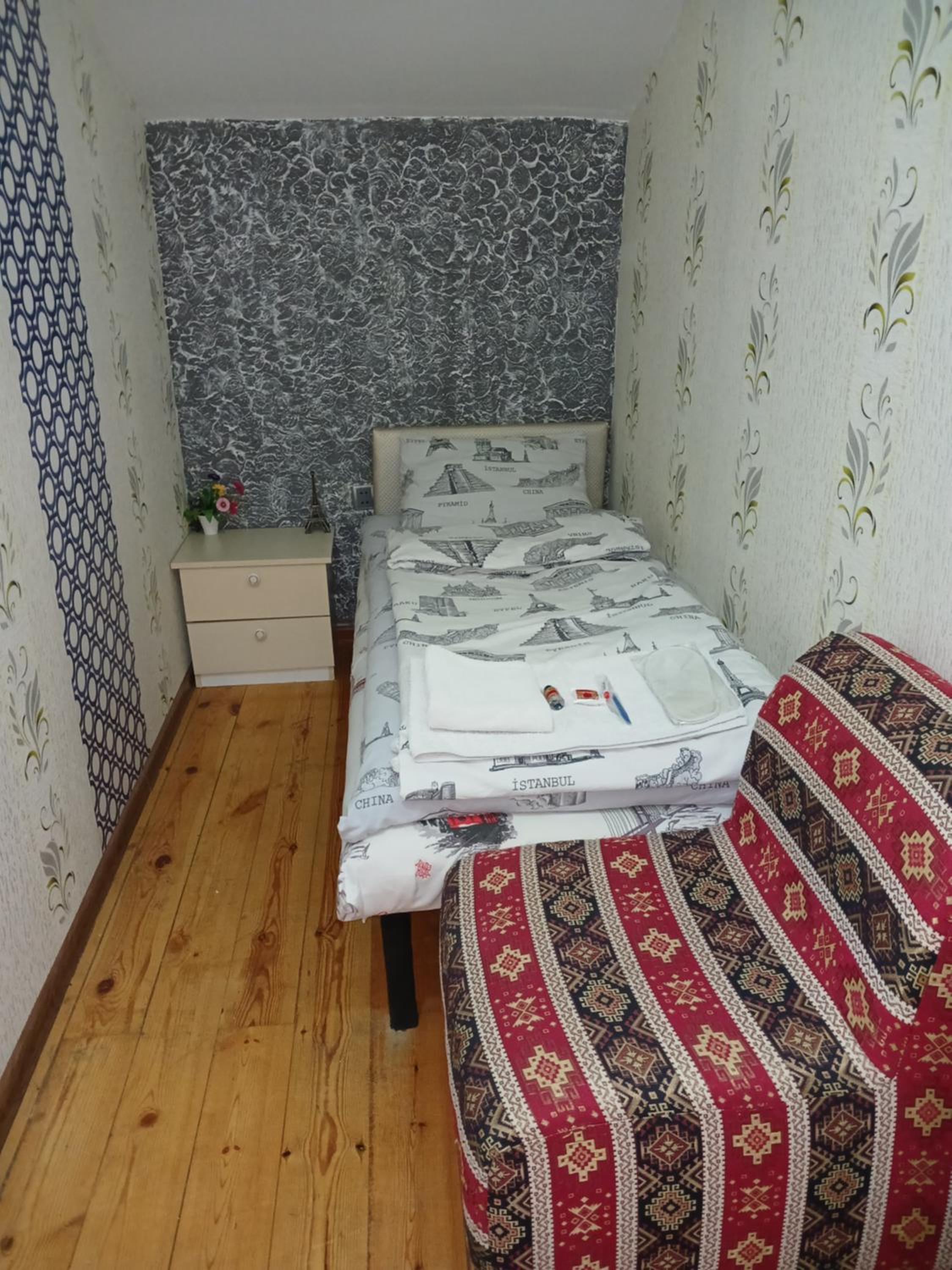 Small Single Room photo 1