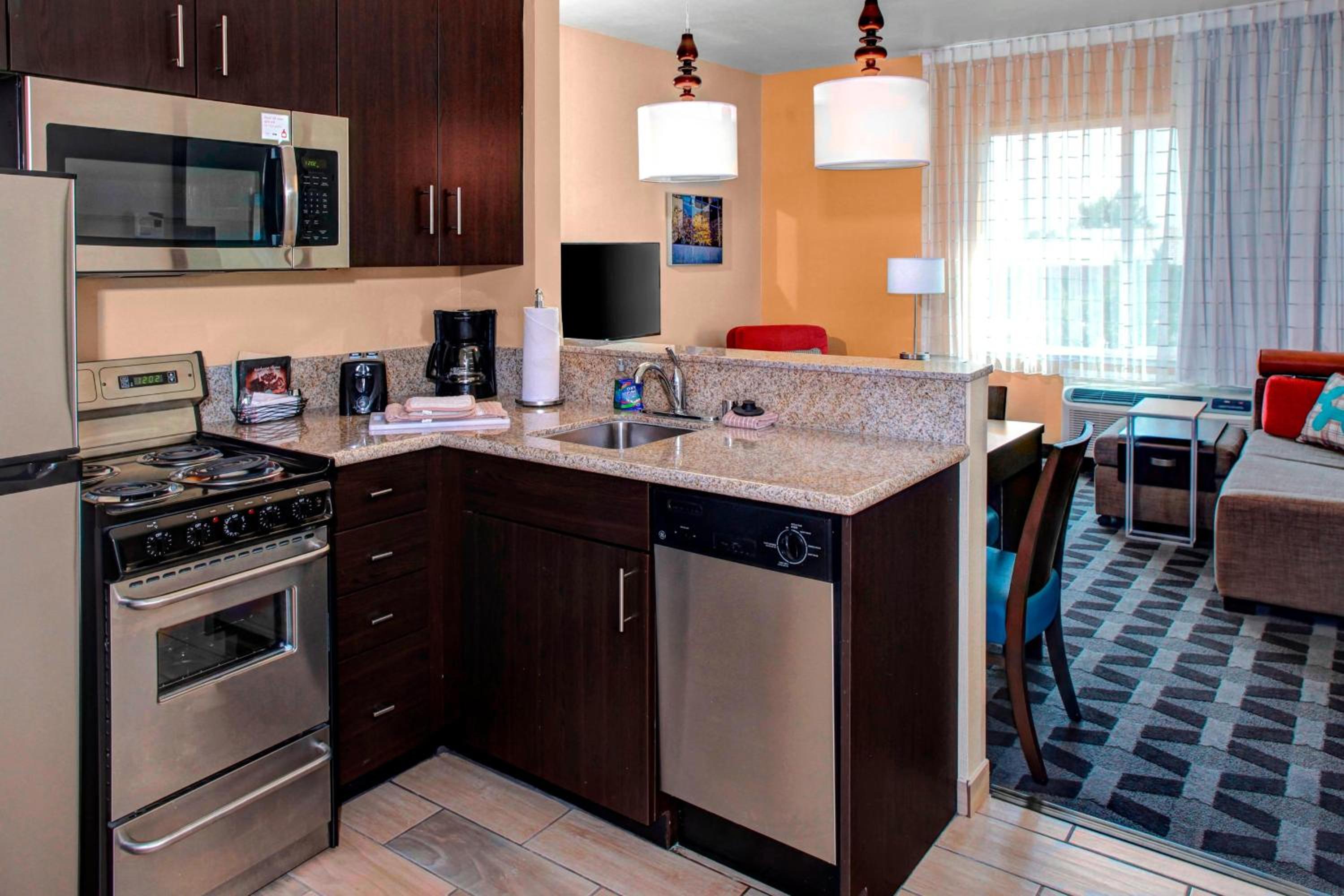 Two-Bedroom Suite with Adapted Tub - Mobility and Hearing Accessible