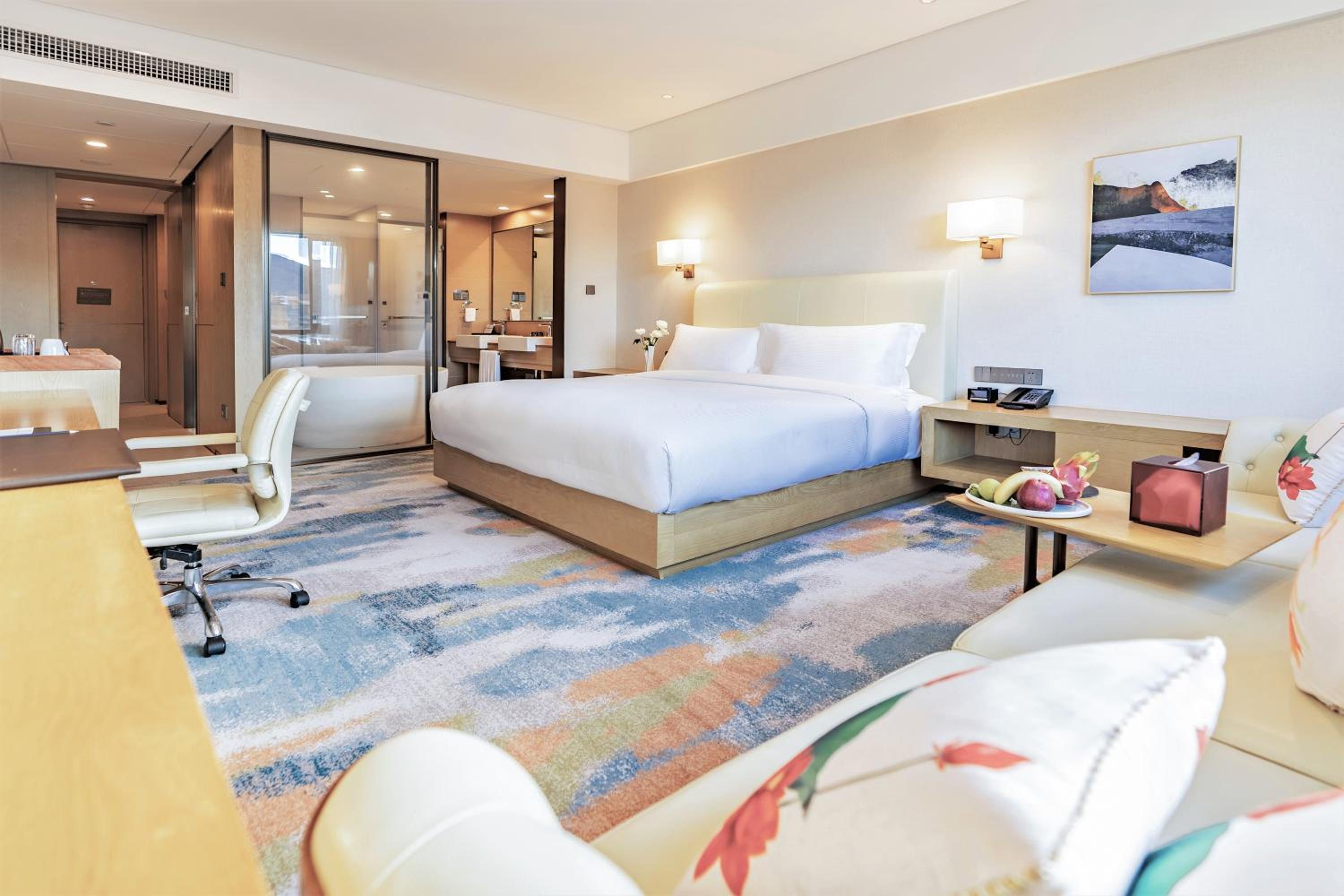 Deluxe King Room with Lake View