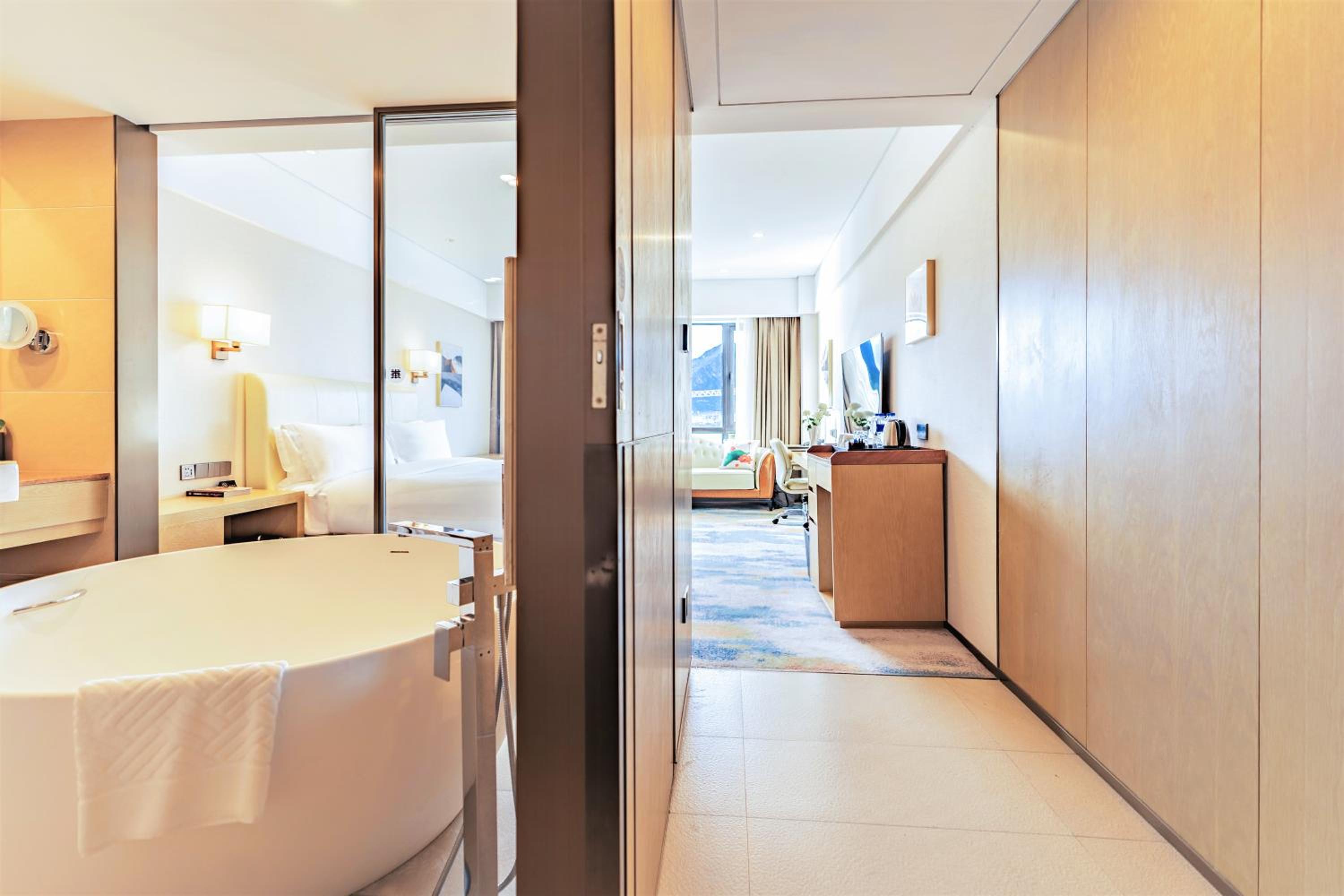Executive King Room with Lake View