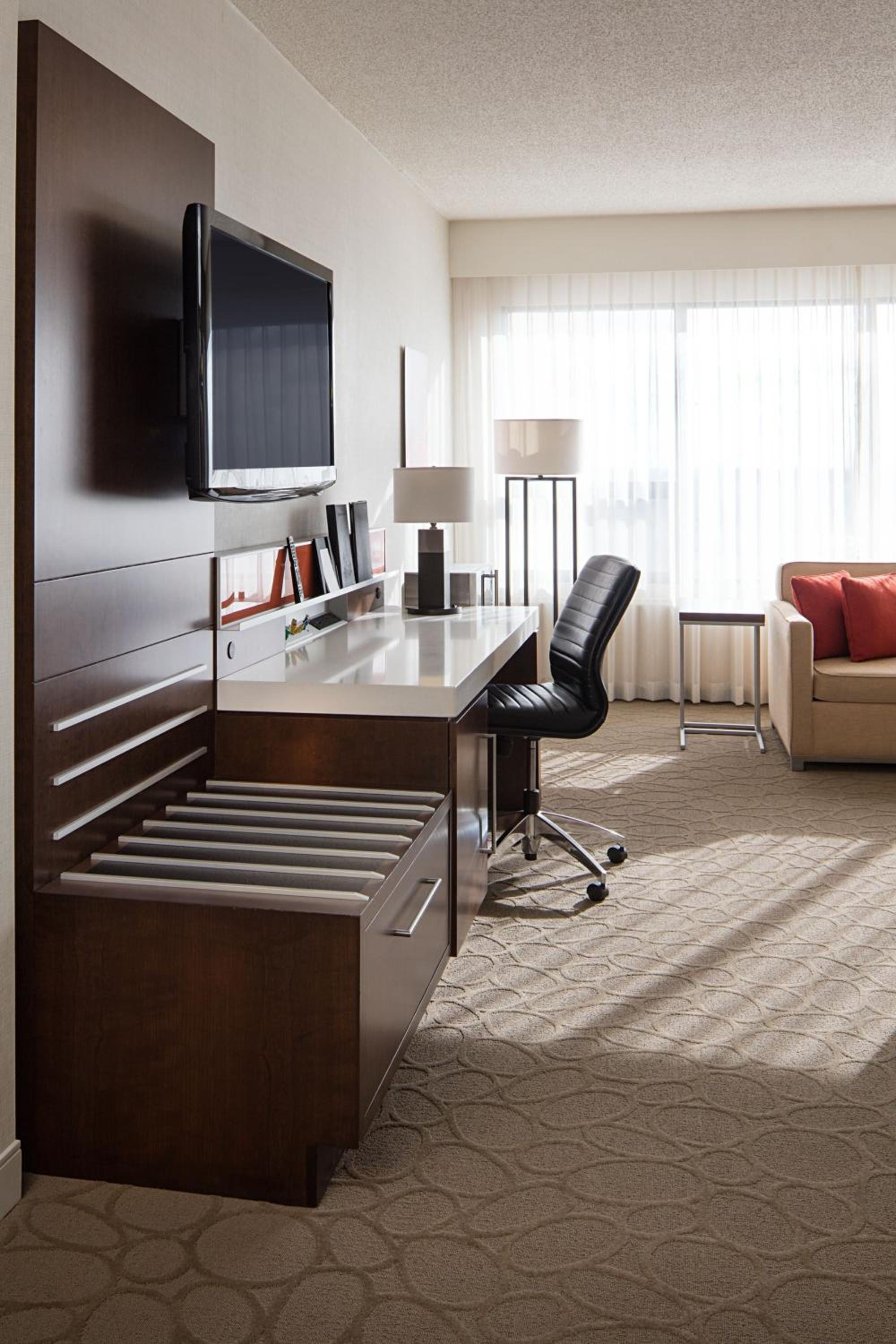 Queen Room thumbnail 5