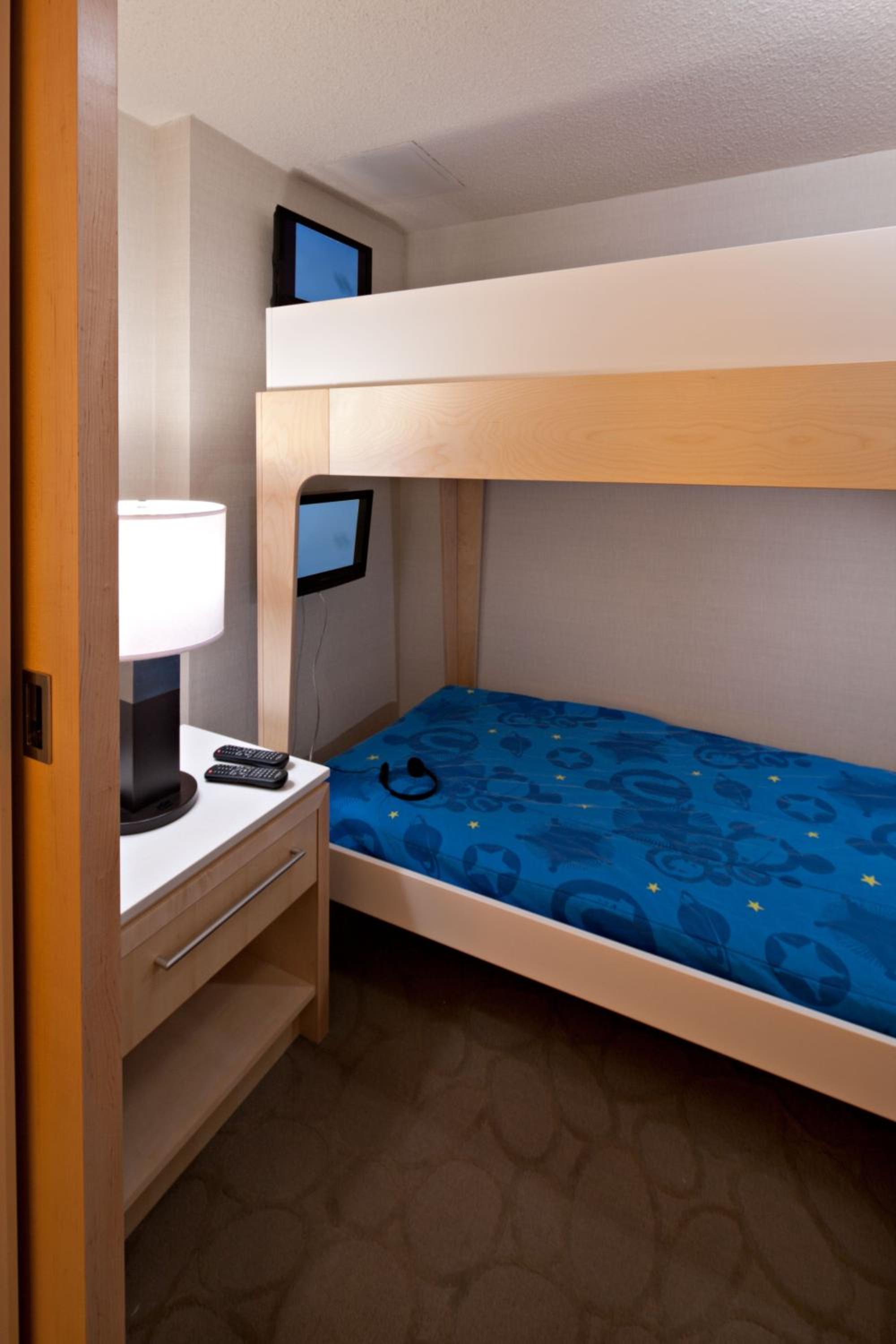 Kid Zone Room, Larger Guest room thumbnail 5
