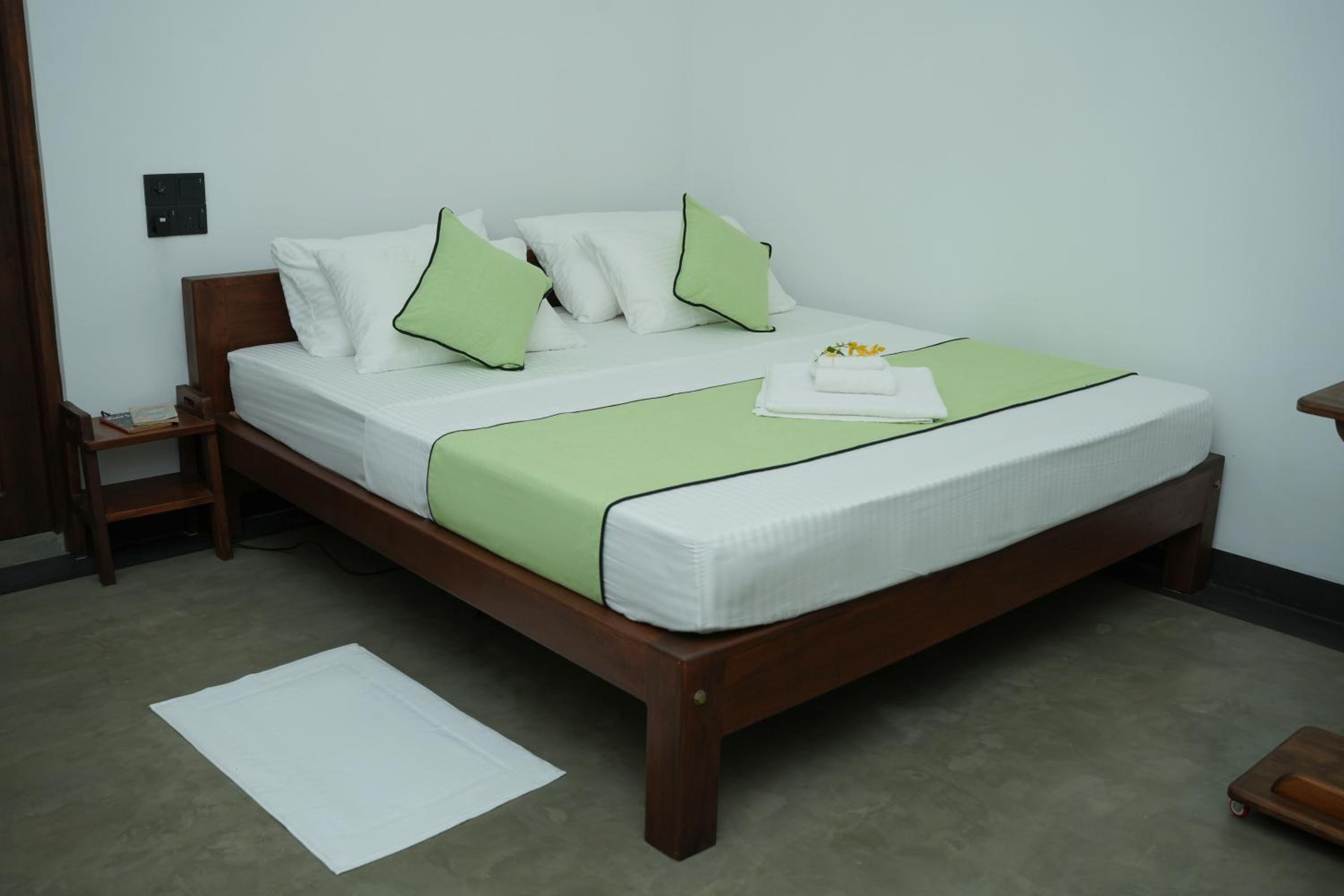 Deluxe King Room photo 2