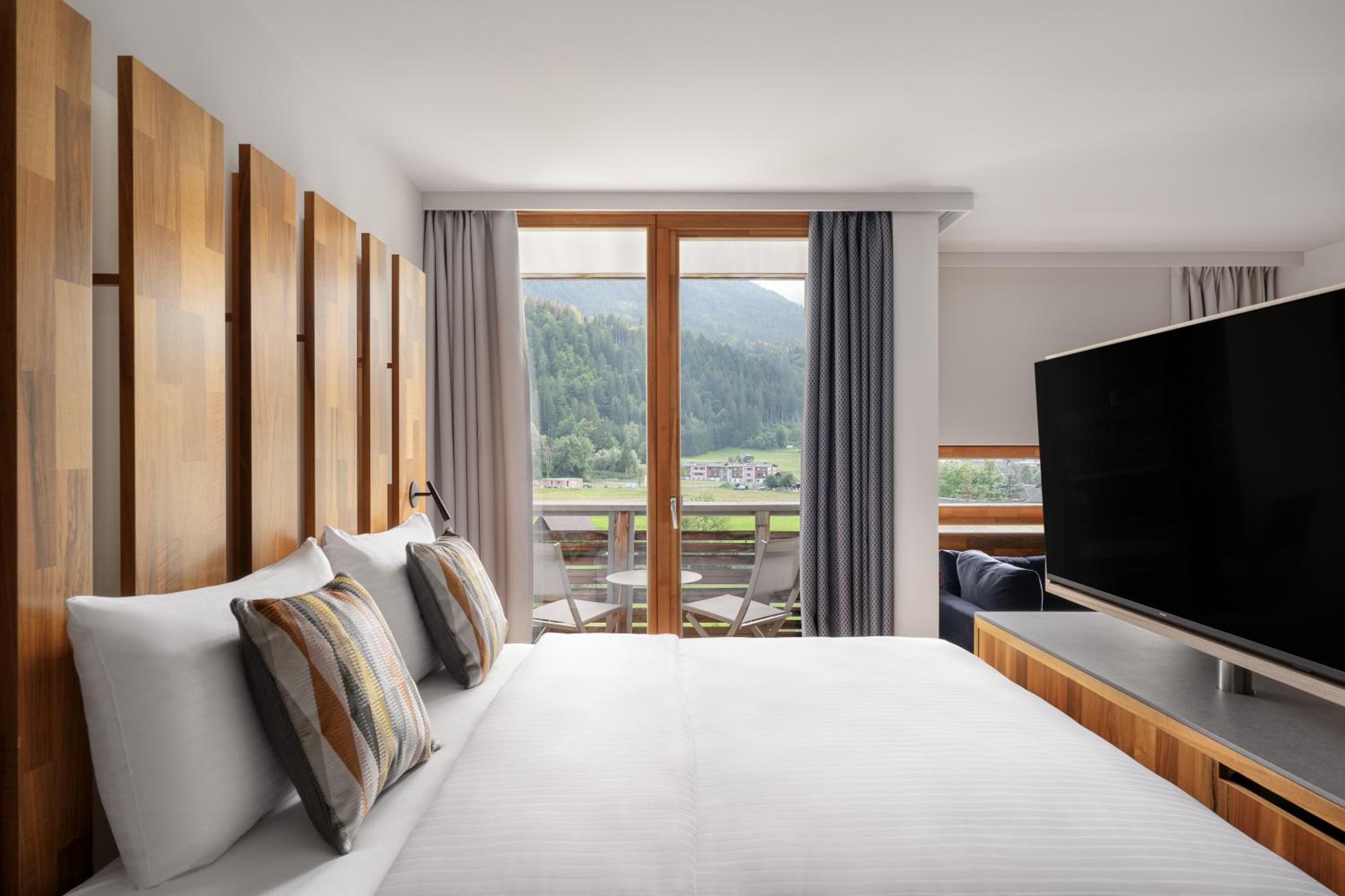 Nassfeld Family Suite with Mountain View and Balcony