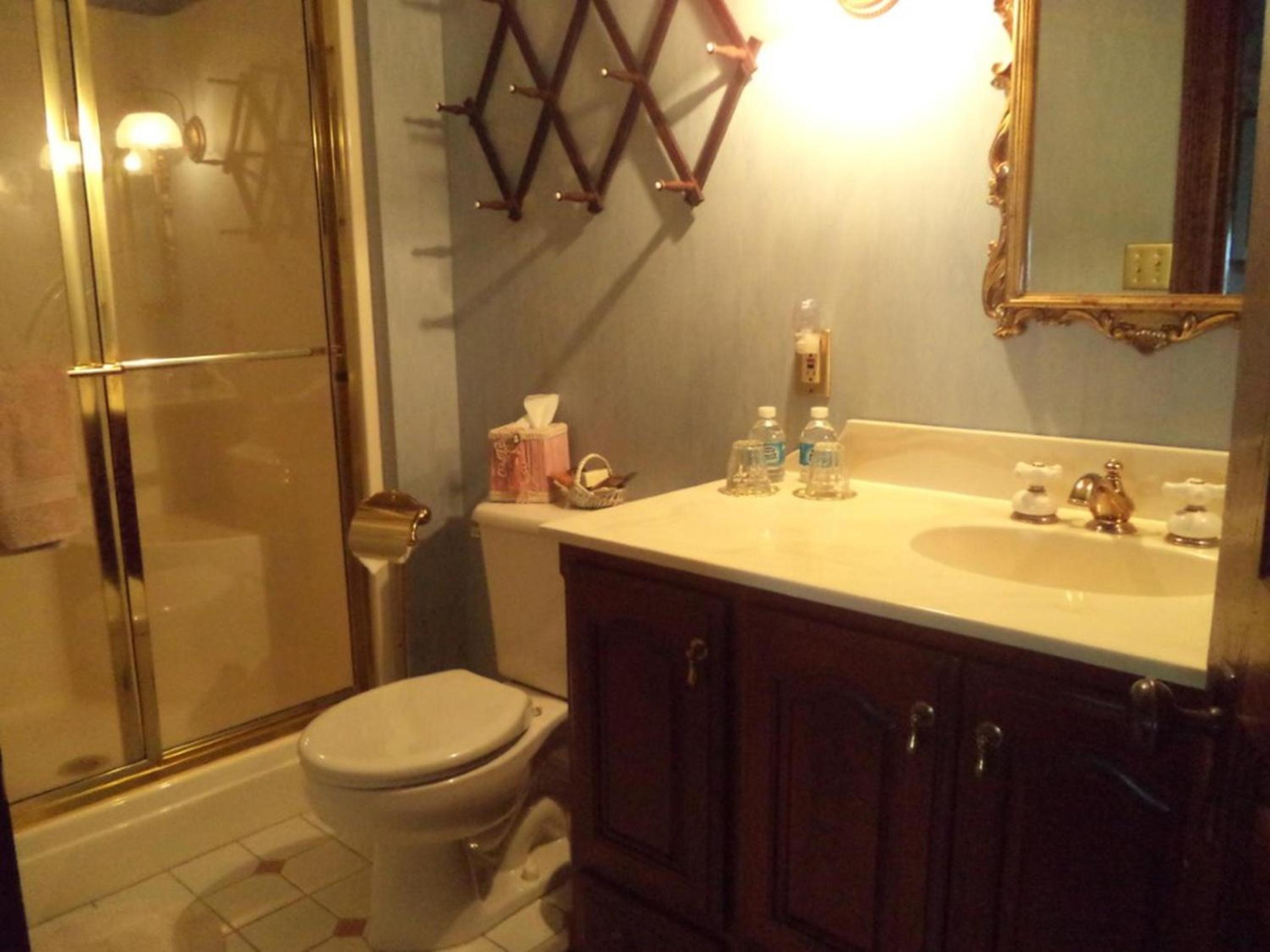 Queen Room photo 3