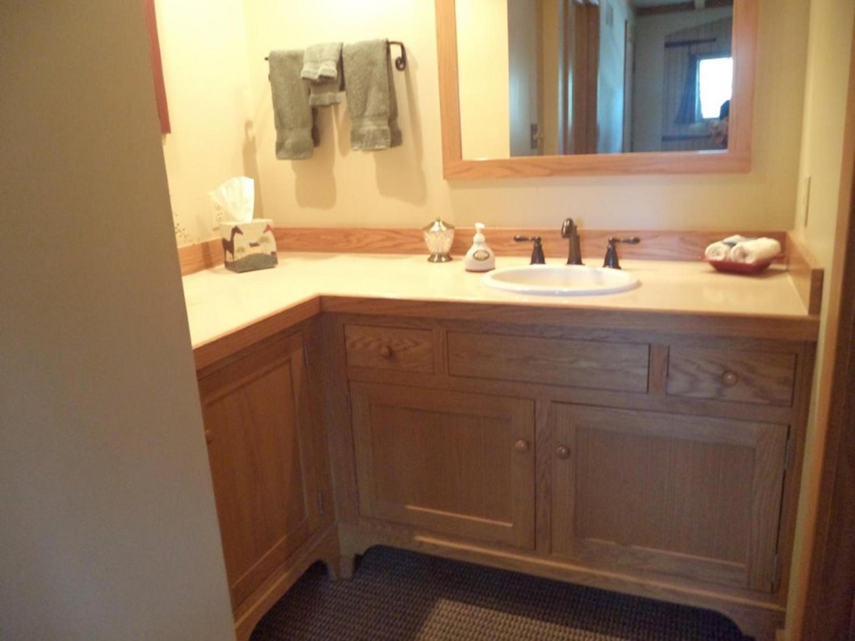 Queen Suite - 1st Floor  - Photo 5