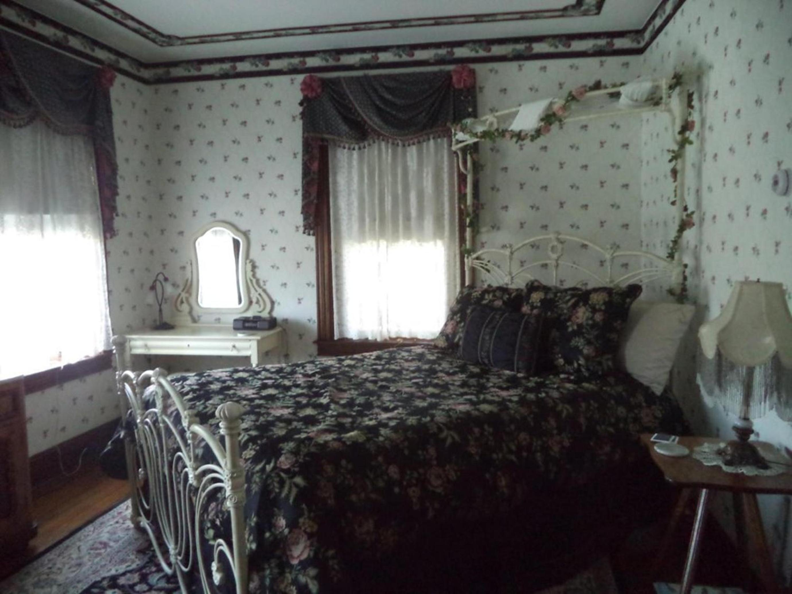 Queen Room photo 1