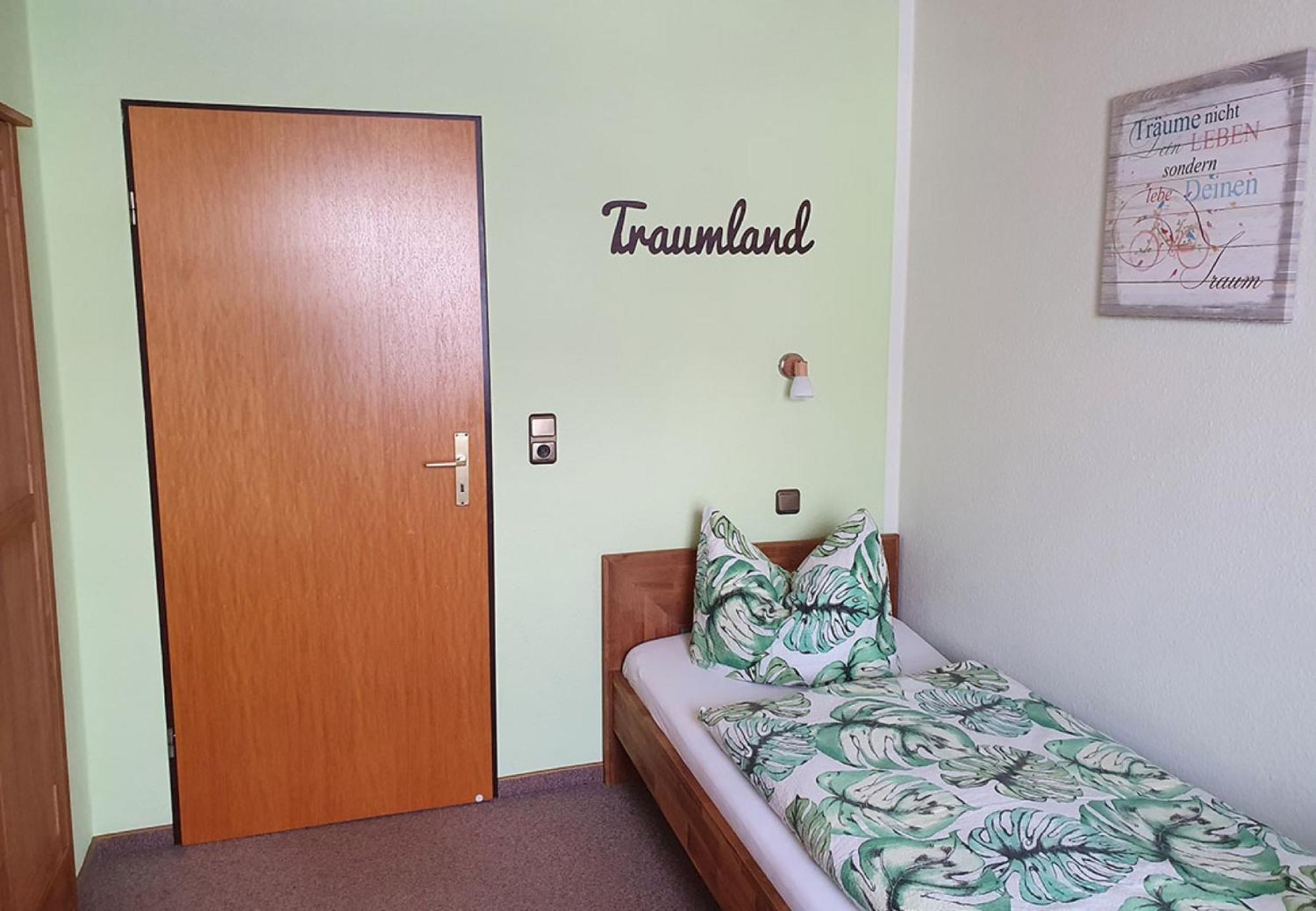 Two-Bedroom Deluxe Apartment with Garden View photo 3
