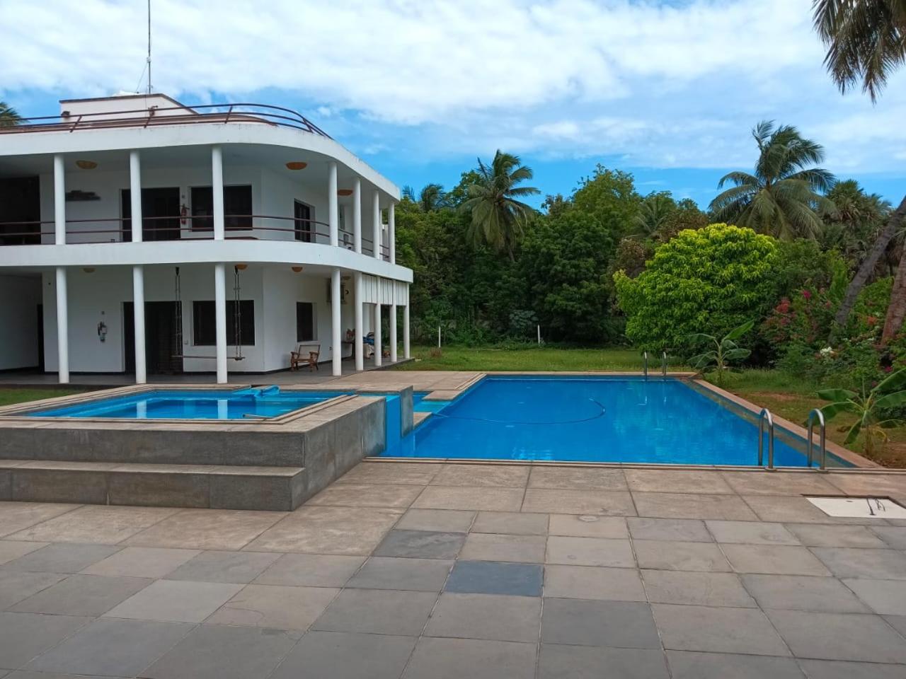 Villa photo 2