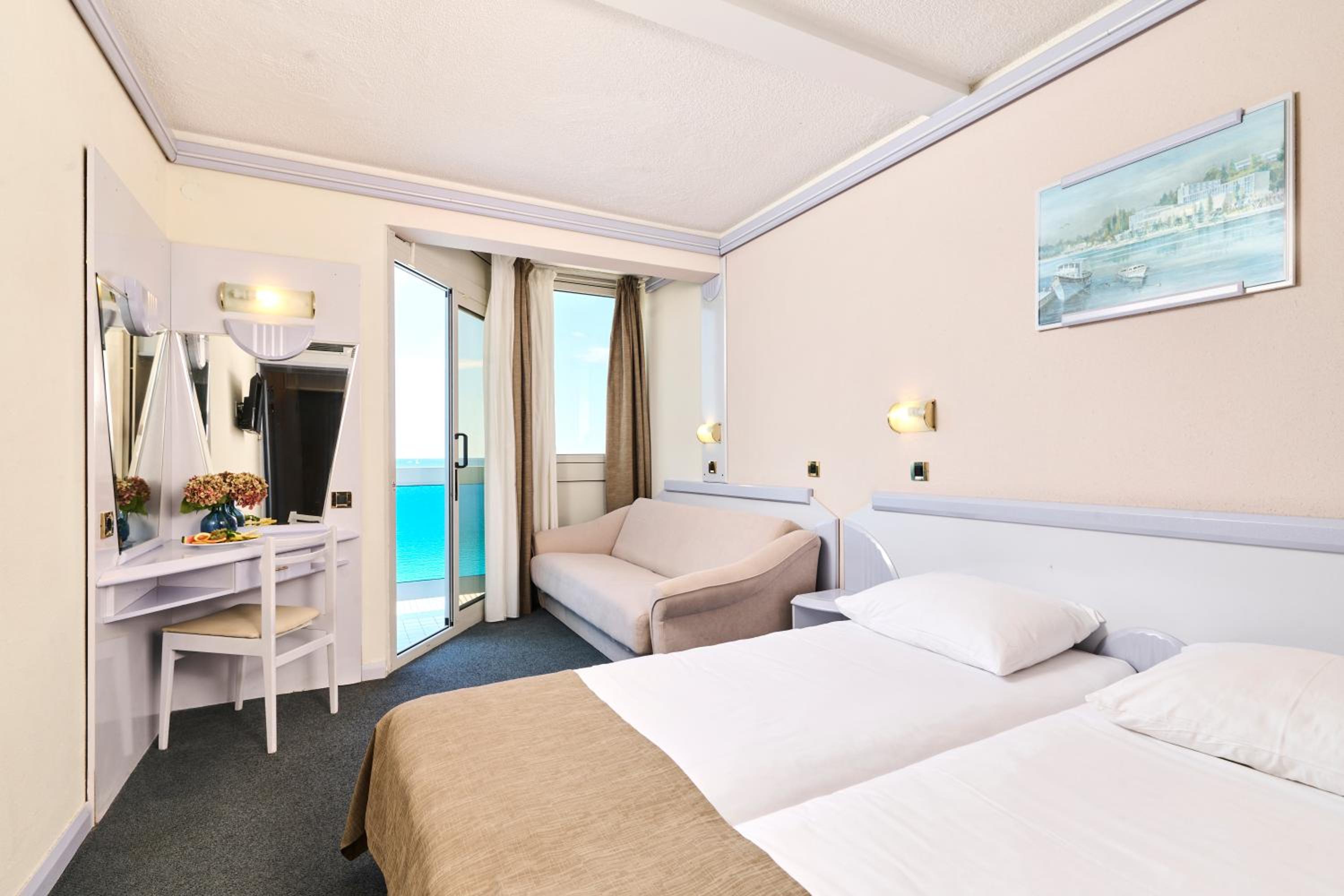 Classic Room with Extra Bed and Balcony - Sea View