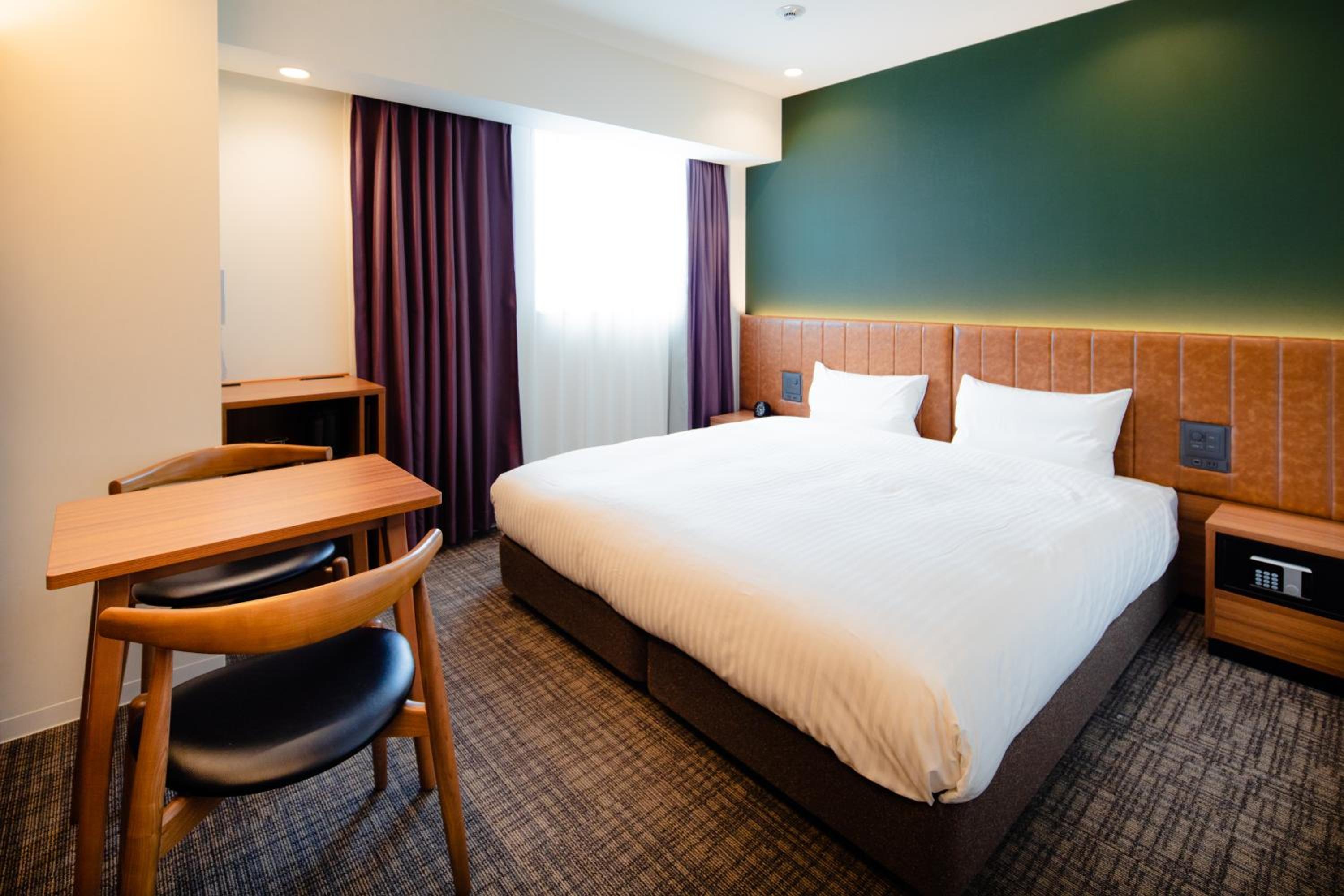 King Room (2 adult) - Non-Smoking - Photo 1