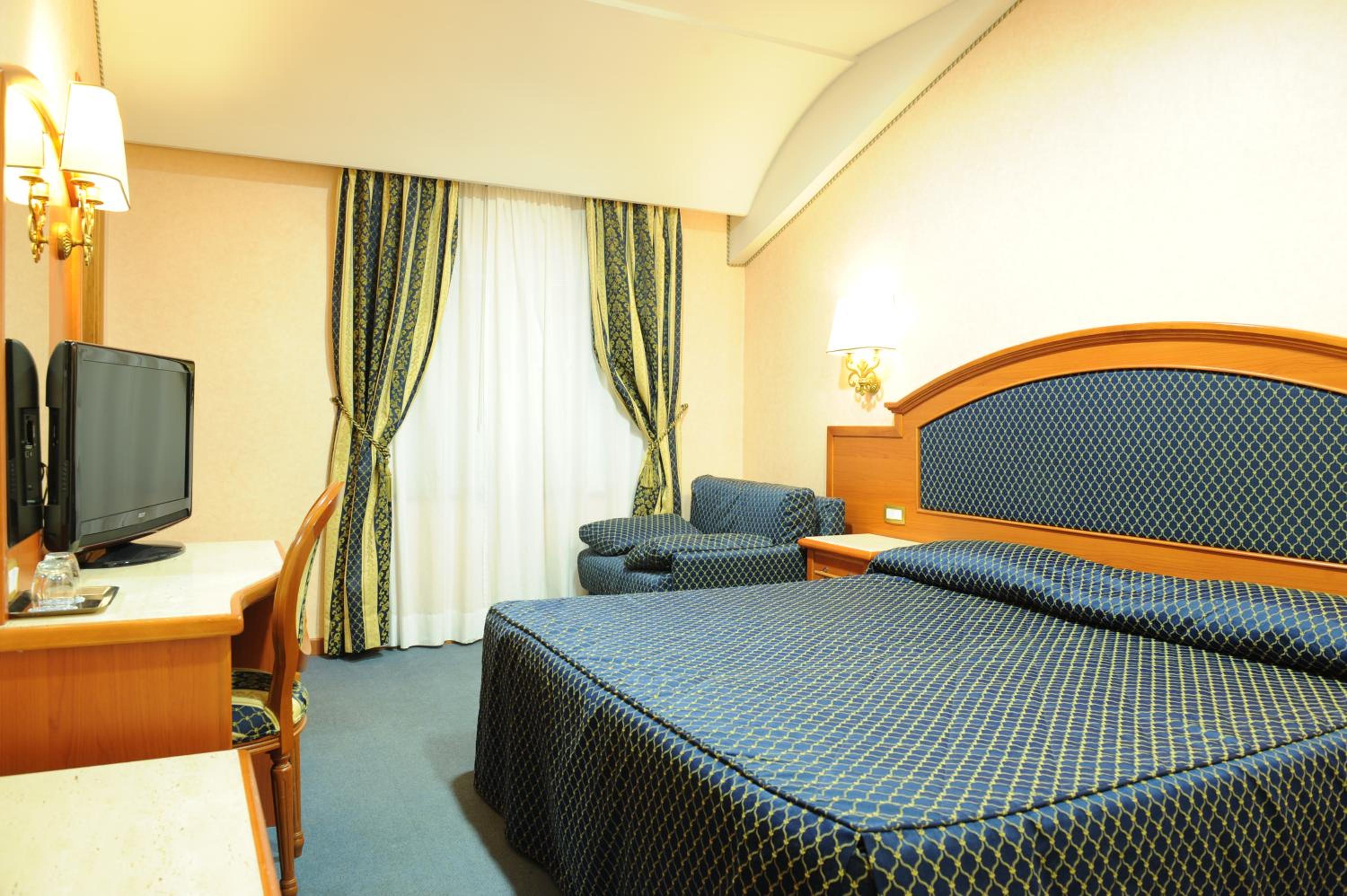 Deluxe Double or Twin Room with Lake View photo 1