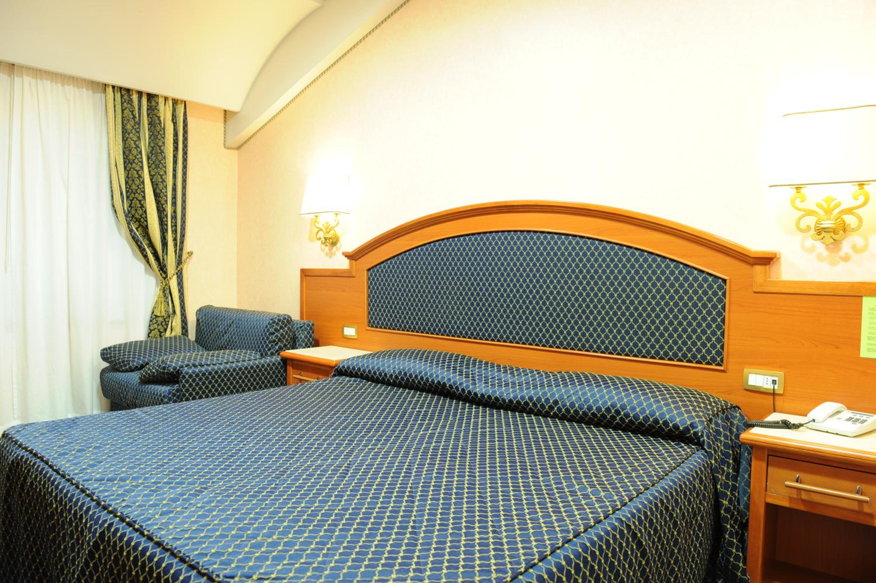 Standard Double or Twin Room photo 2