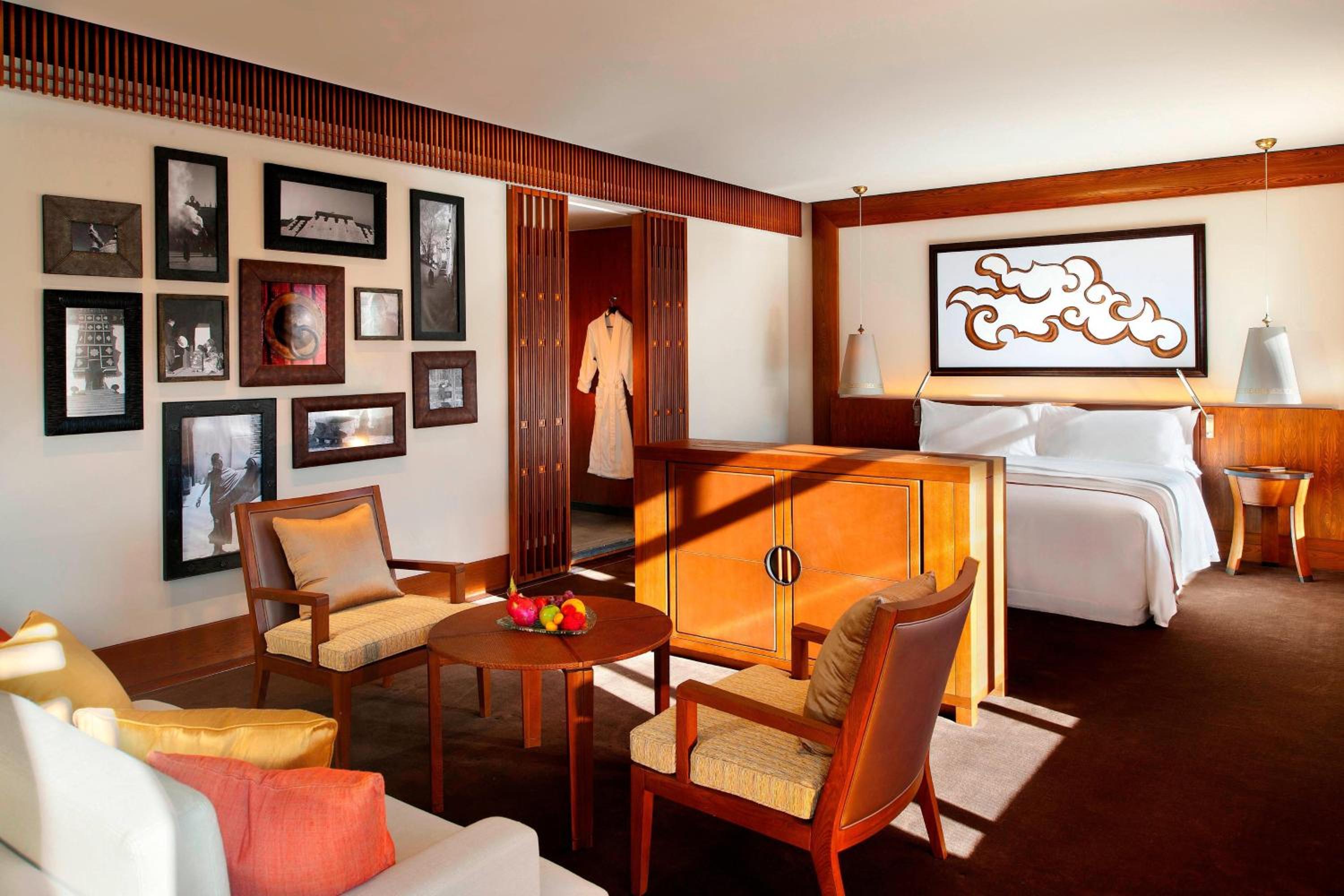 Junior Suite, 1 Bedroom Suite, 1 King, Garden view