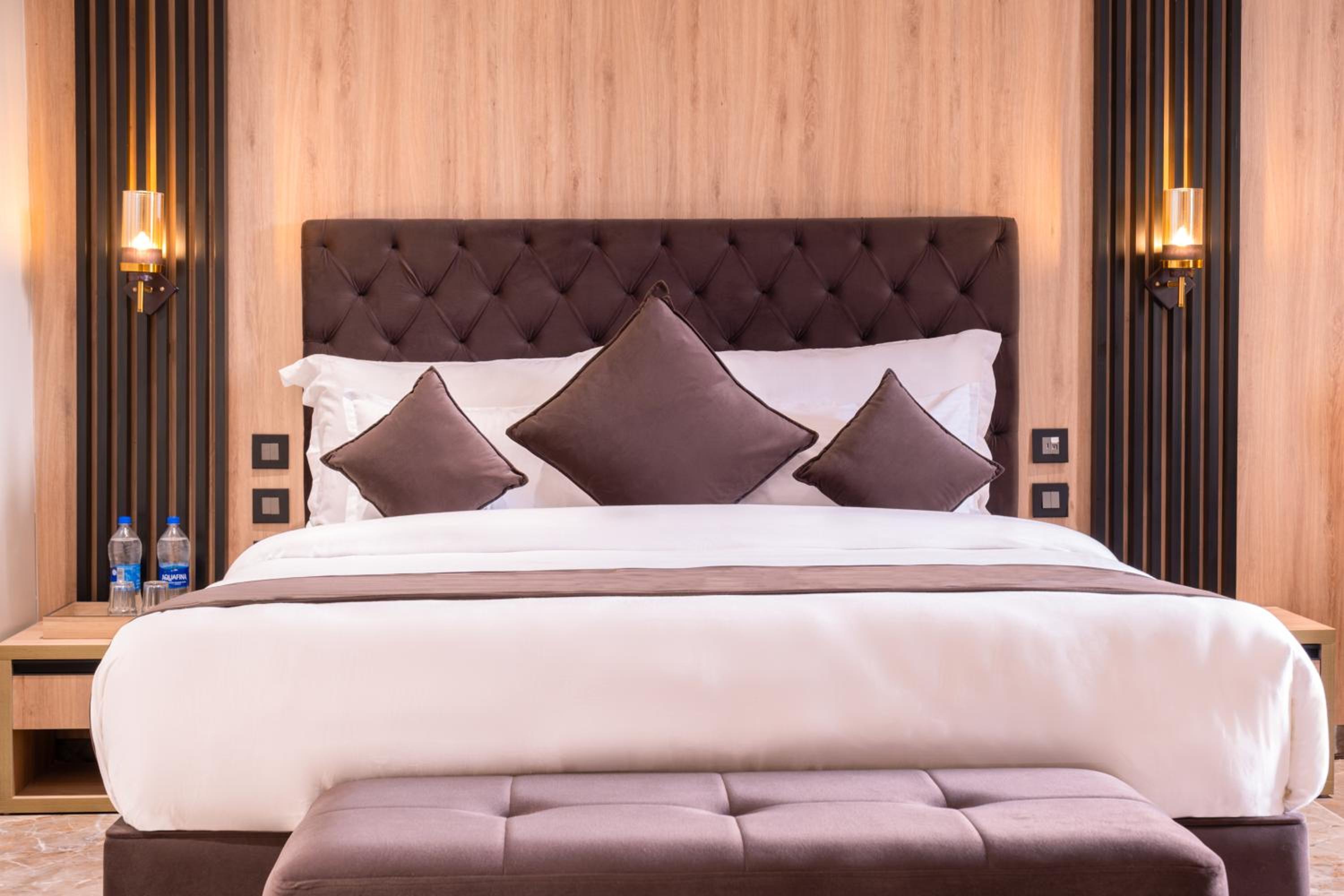 Deluxe Room - Photo 8