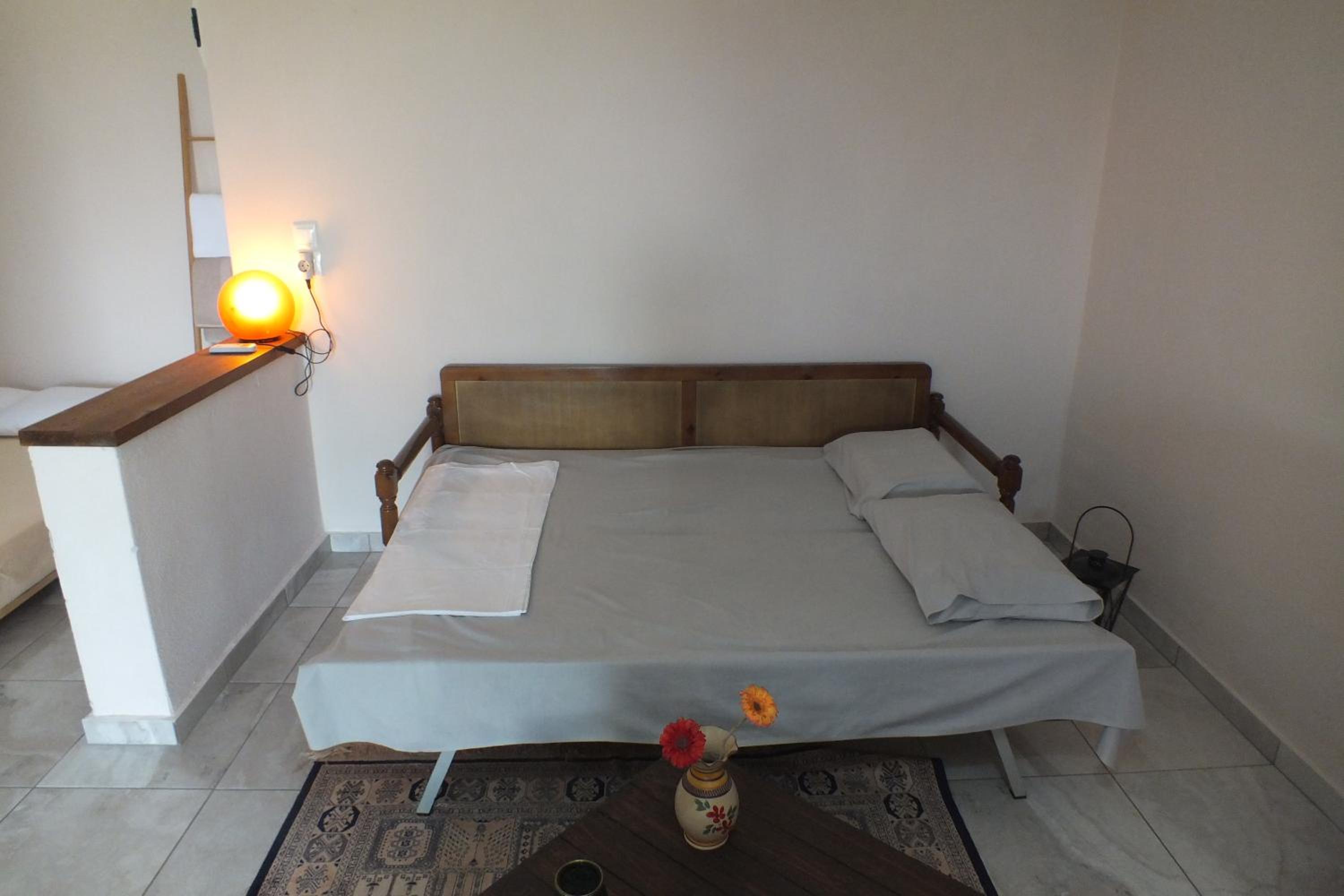 One-Bedroom House photo 1