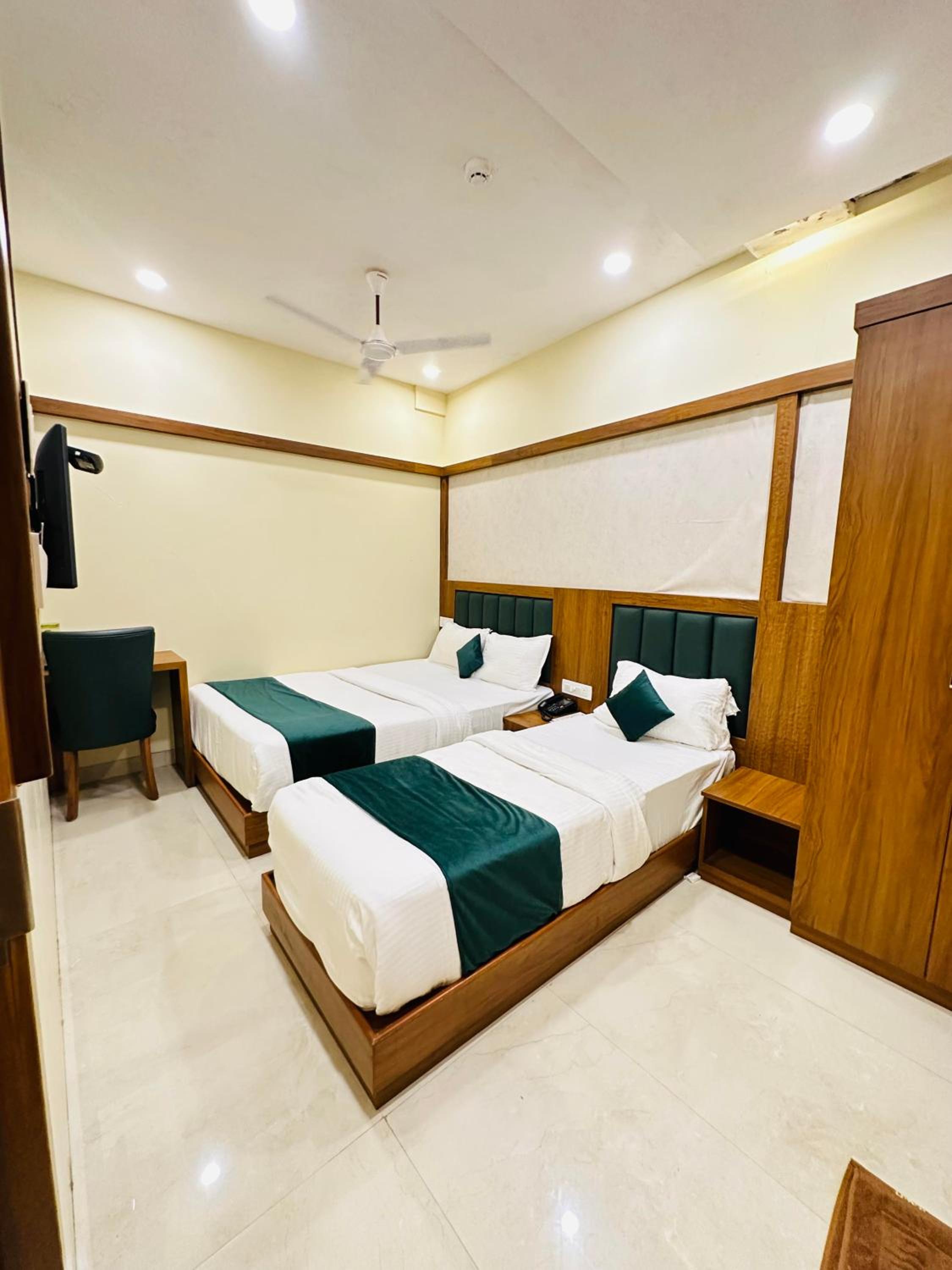 Deluxe Triple Room - Photo 7