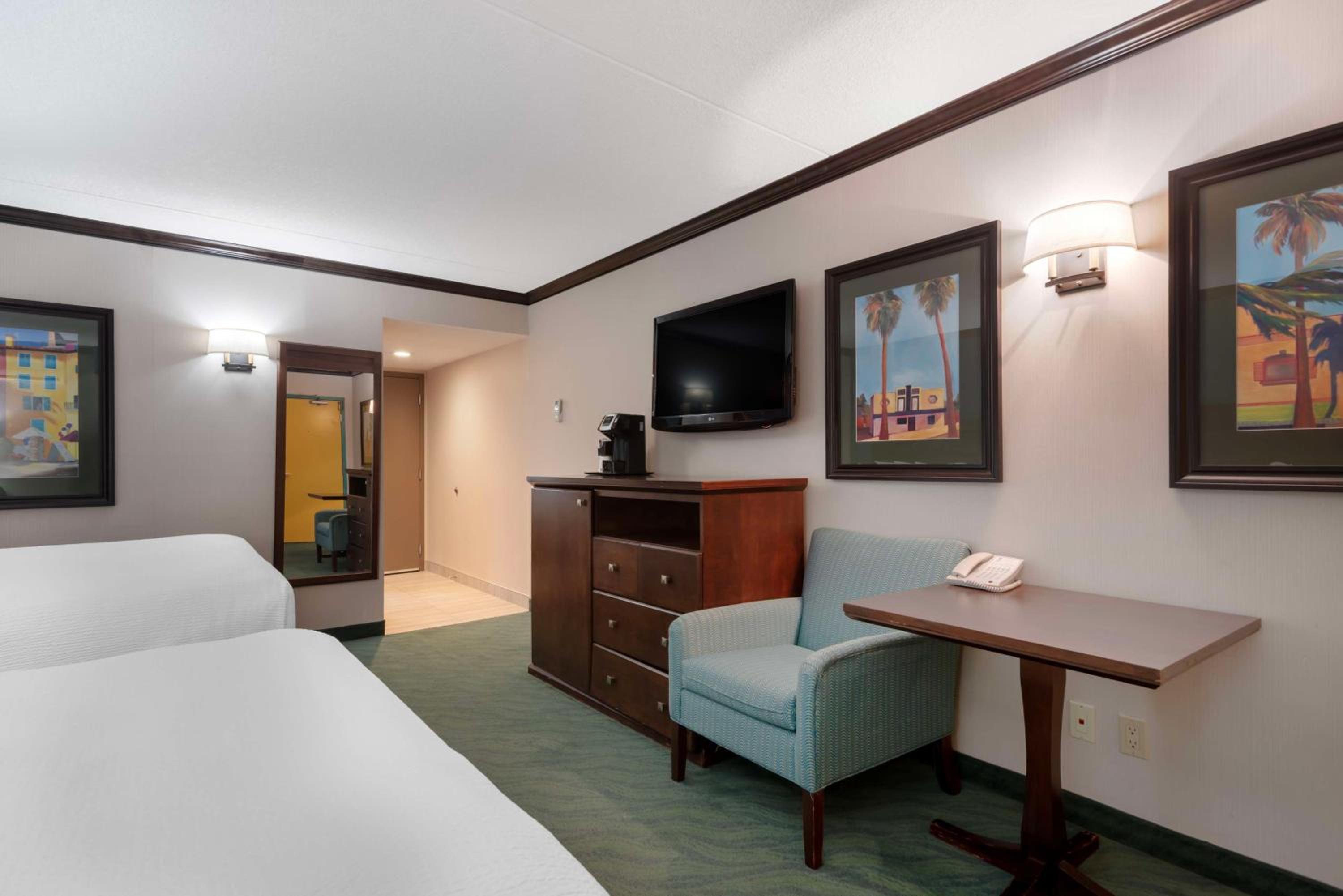 Queen Room with Two Queen Beds - Pool View - Photo 3