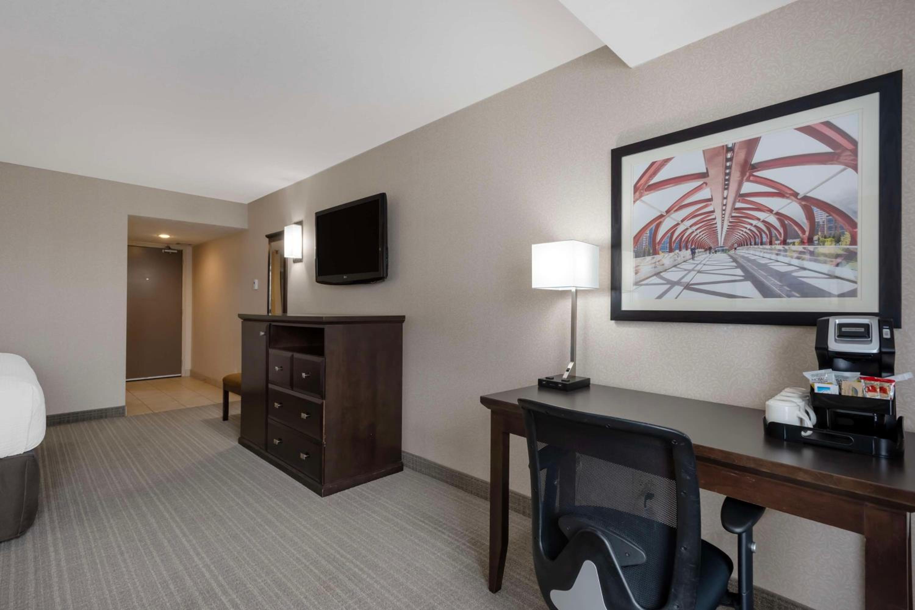 King Room with Sofa Bed - Non-Smoking - Photo 4
