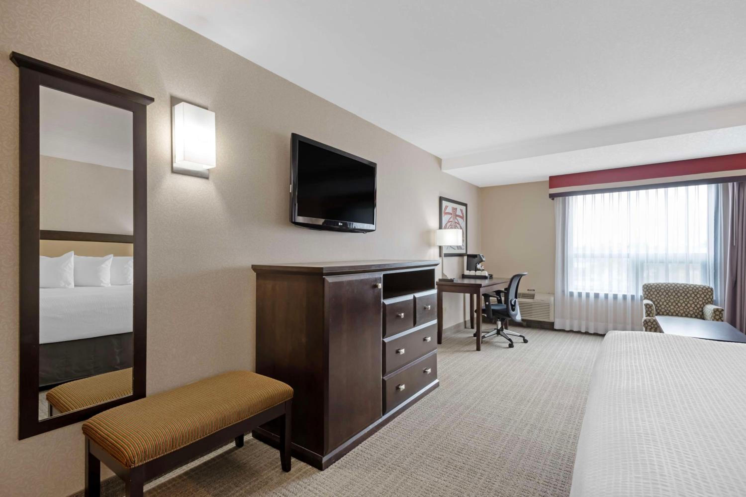 King Room with Sofa Bed - Non-Smoking - Photo 2
