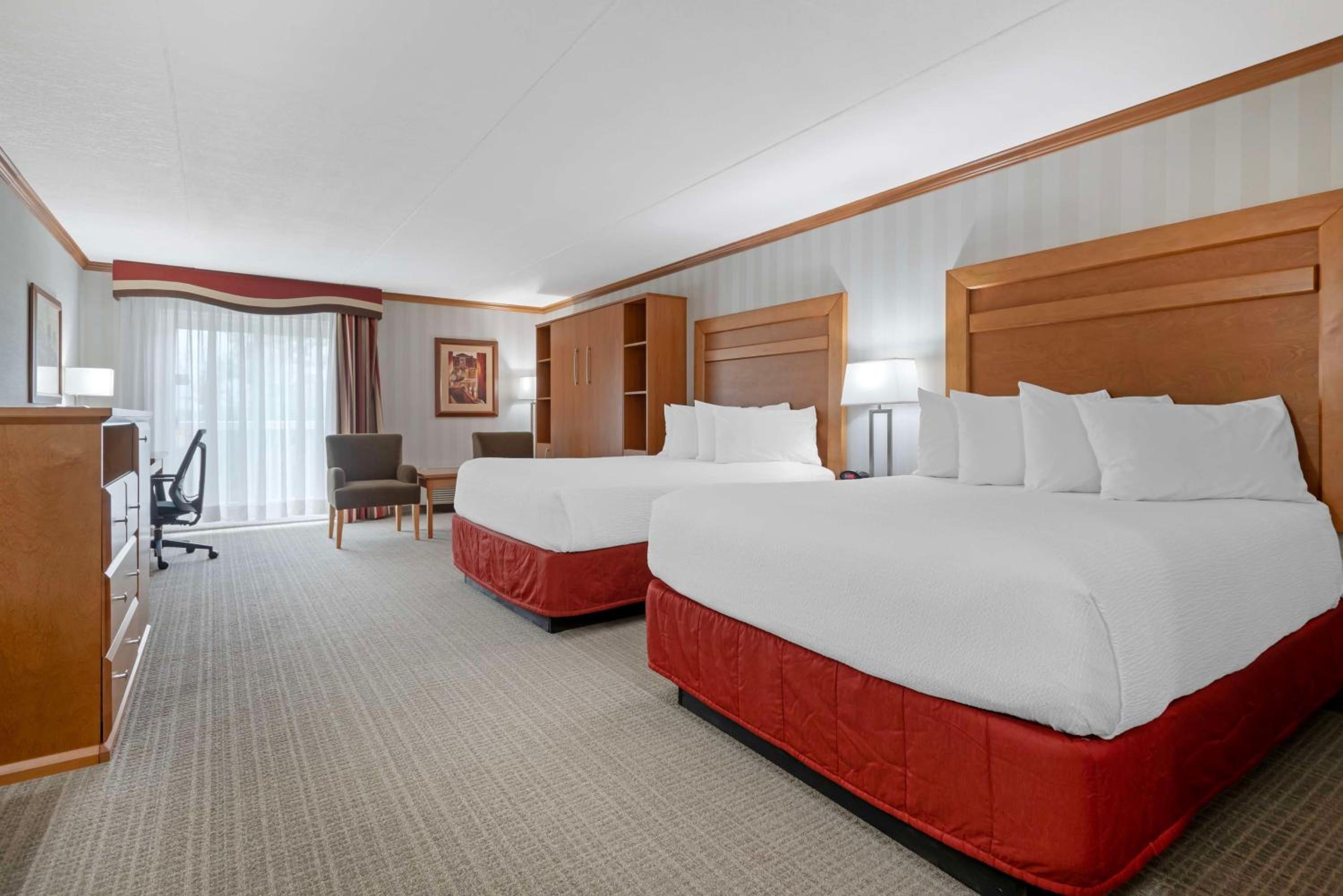 Queen Room with Two Queen Beds - Non-Smoking - Photo 1