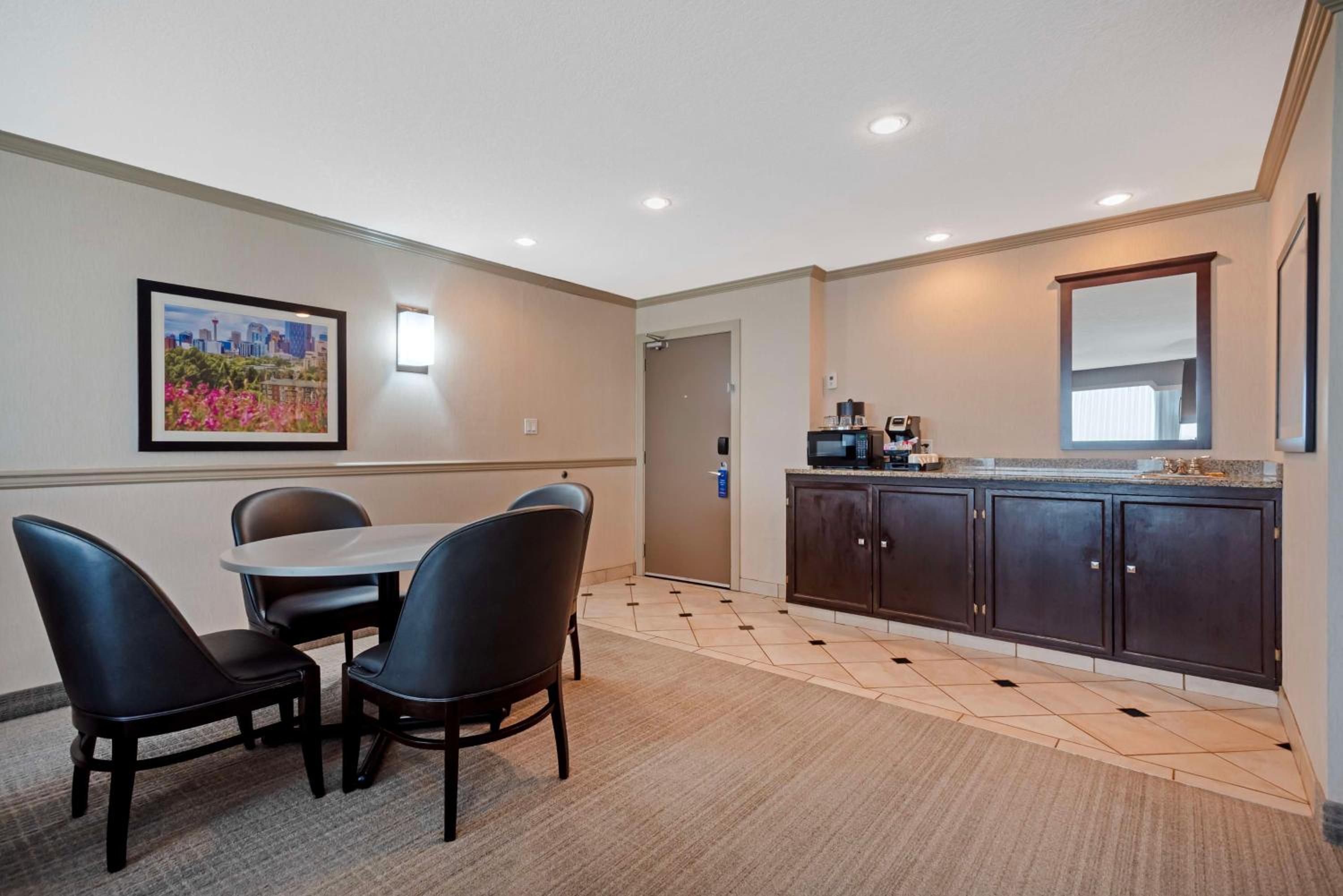 King Suite with Spa Bath - Non-Smoking - Photo 2