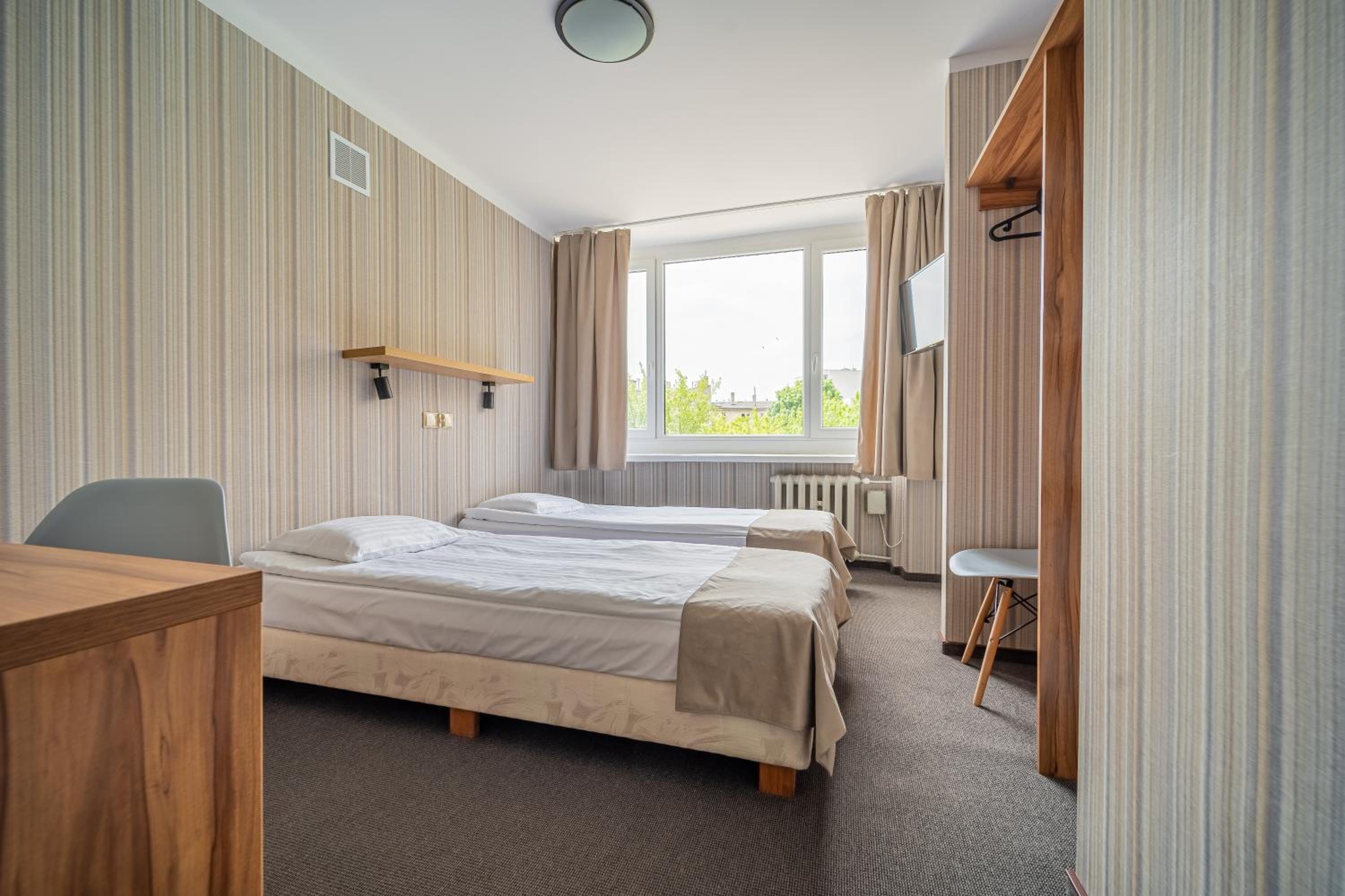 Standard Twin Room - Photo 21