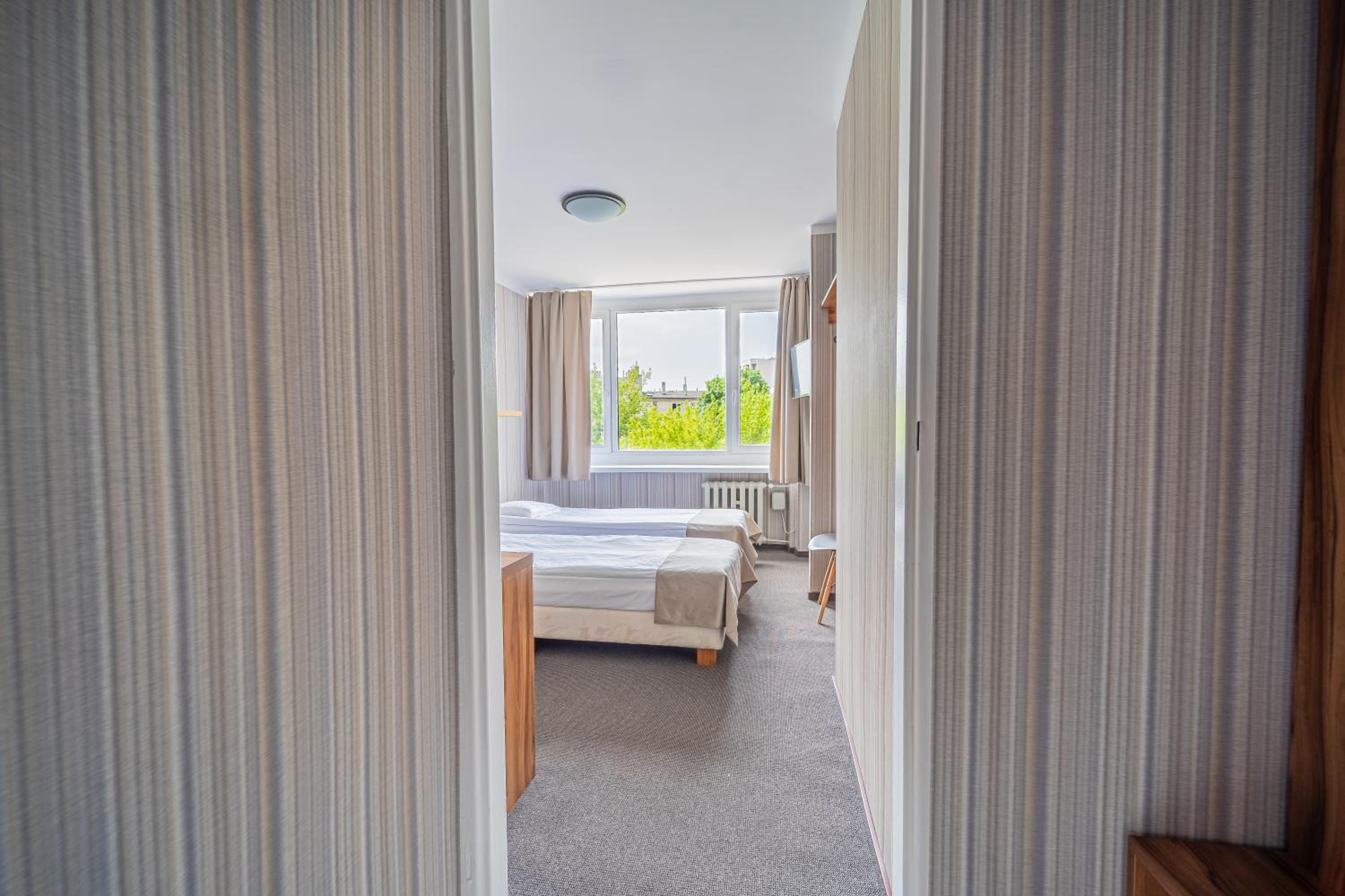 Standard Twin Room - Photo 23