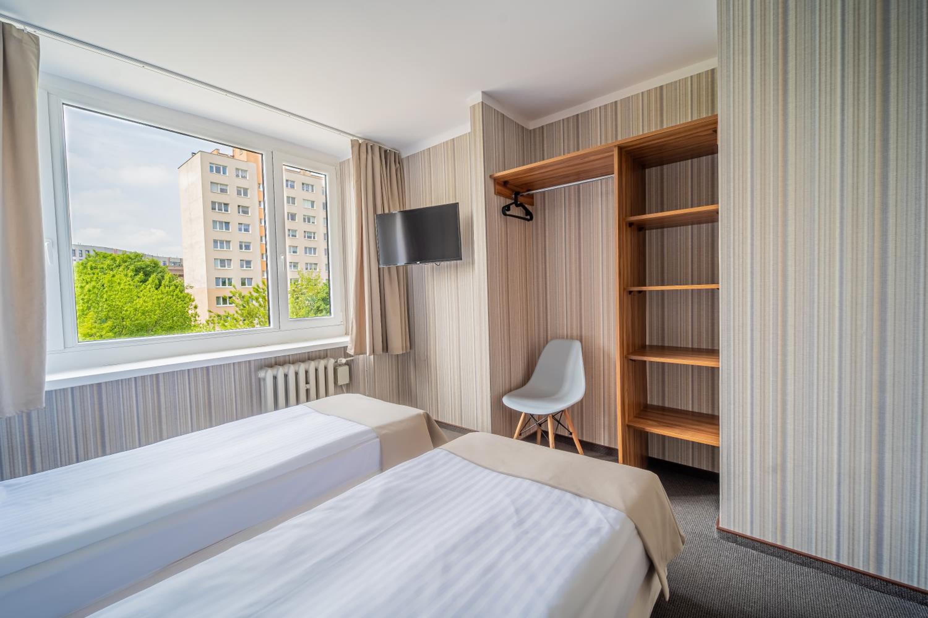 Standard Twin Room - Photo 13