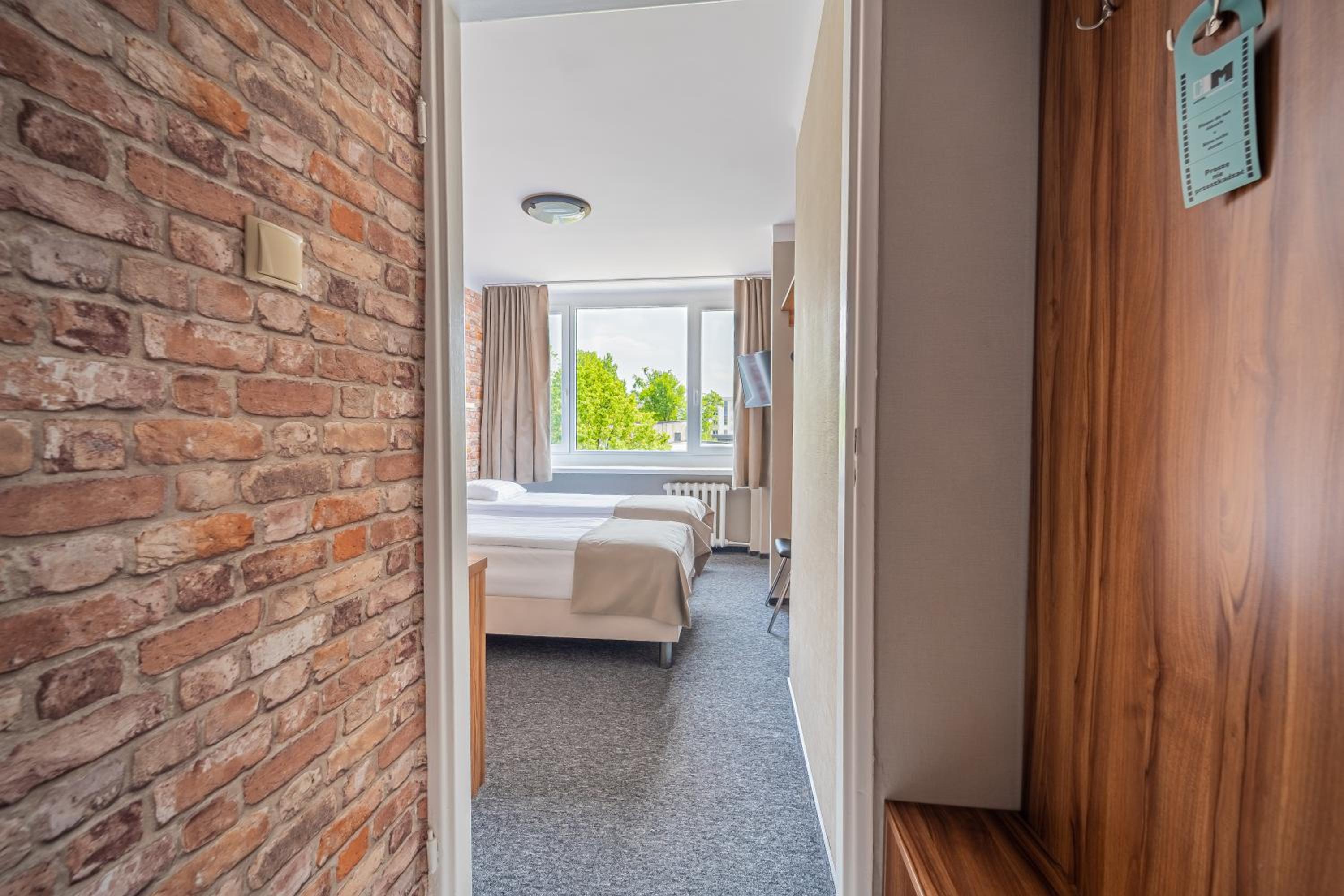 Standard Twin Room - Photo 20