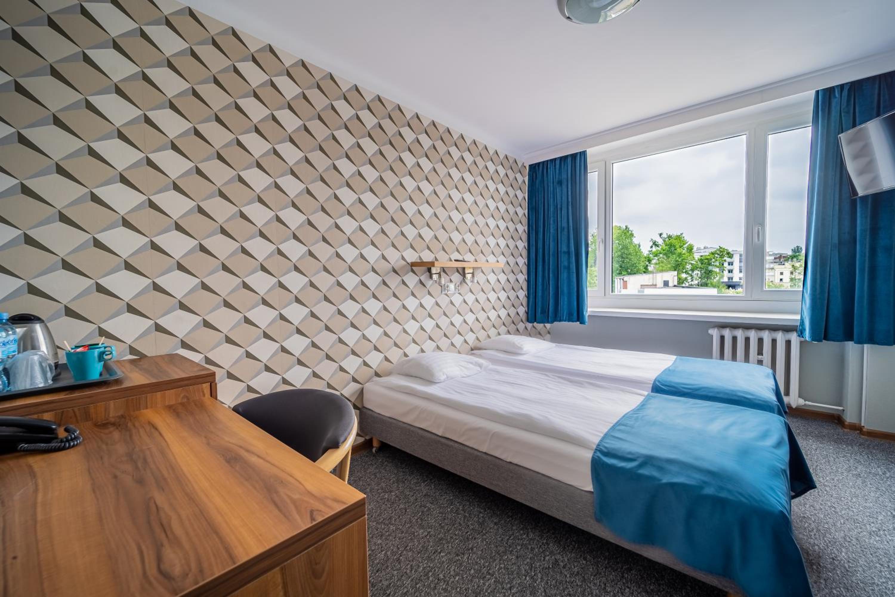 Standard Twin Room - Photo 16