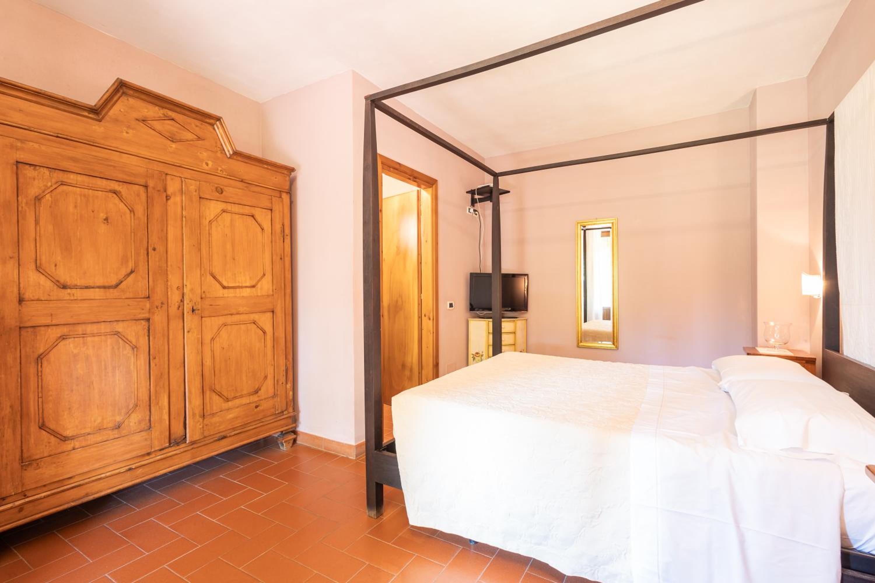 Economy Double Room - Photo 8