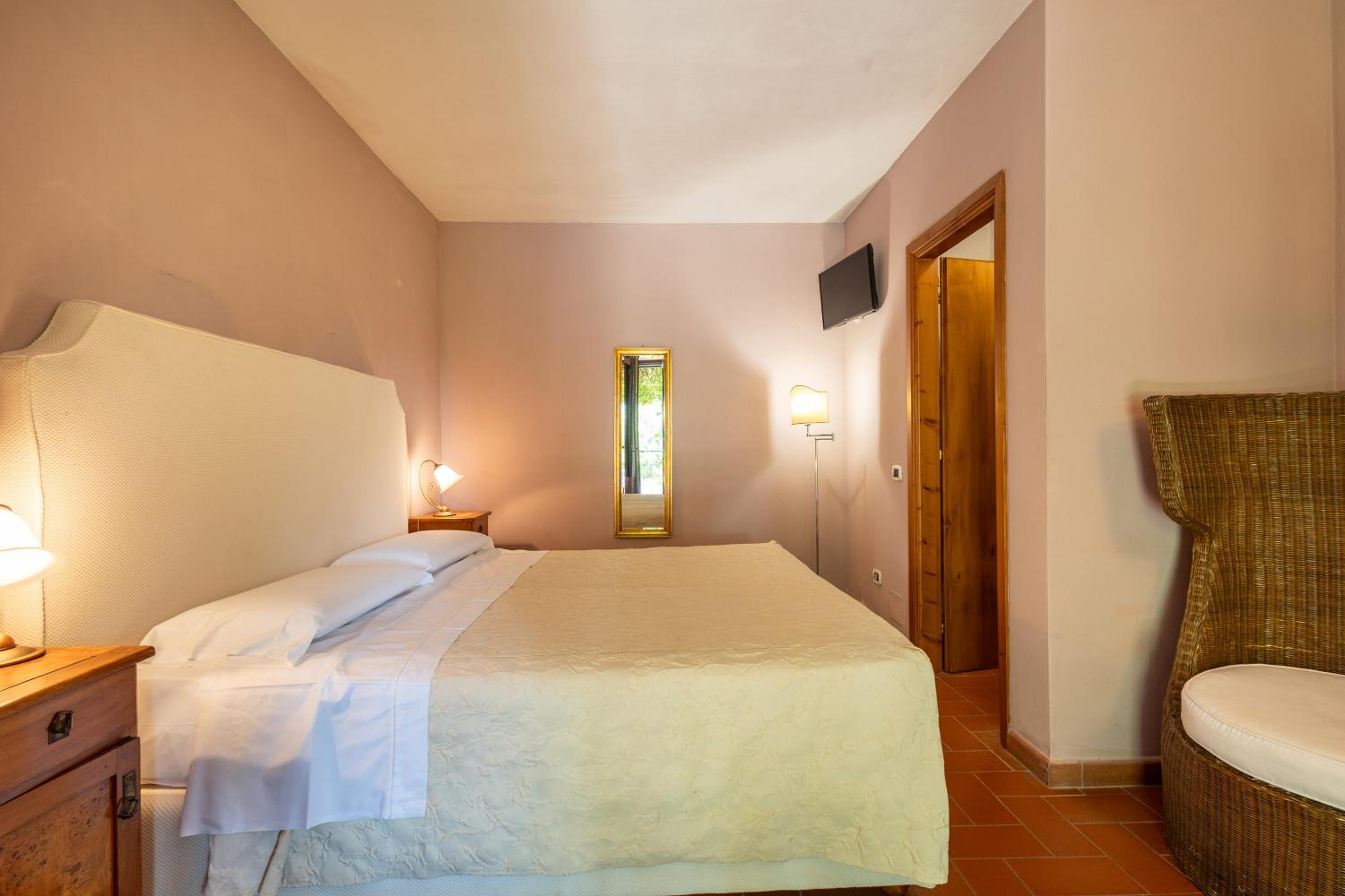 Economy Double Room - Photo 7