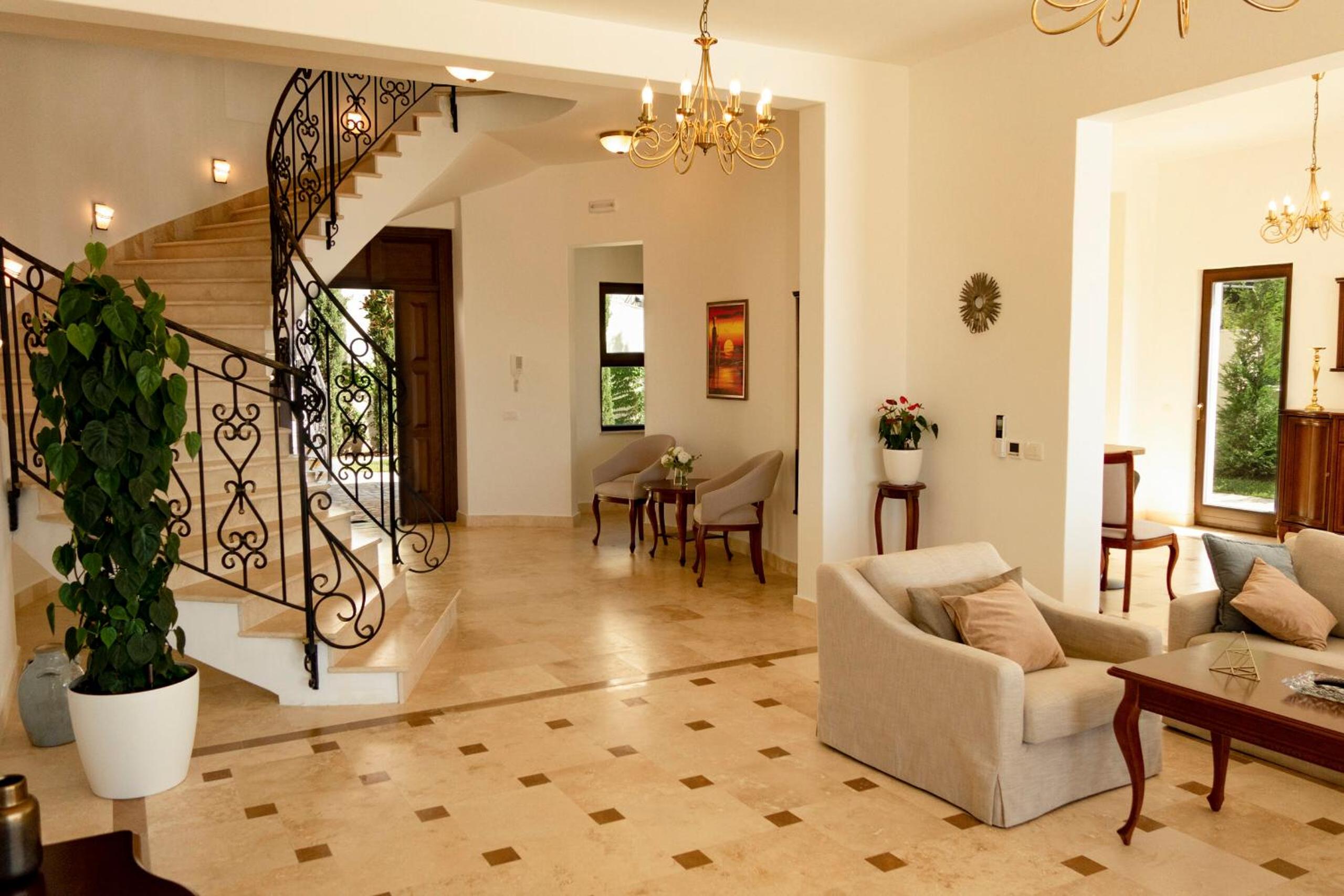 Villa with Private Pool - Photo 18