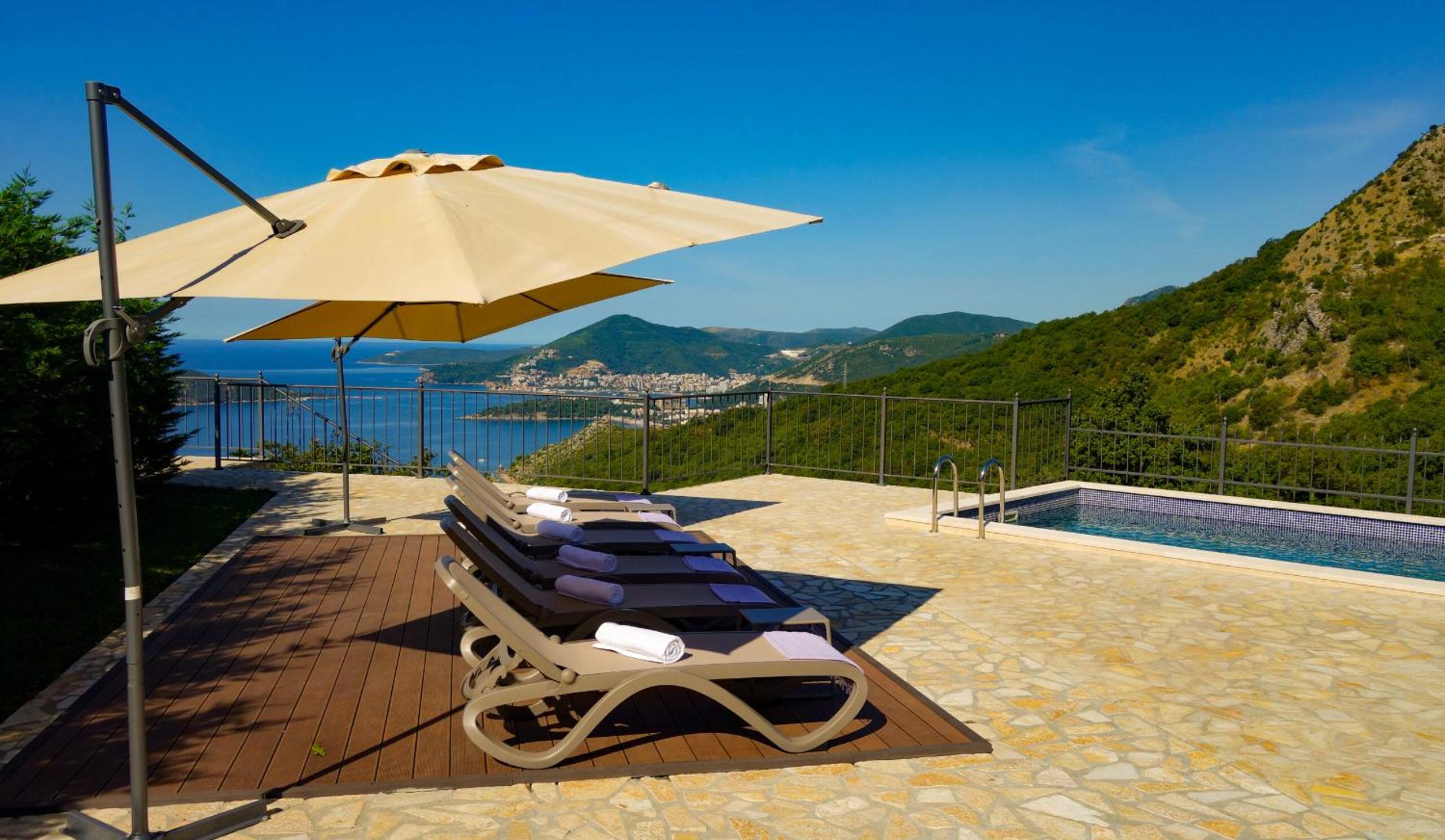 Villa with Private Pool - Photo 16