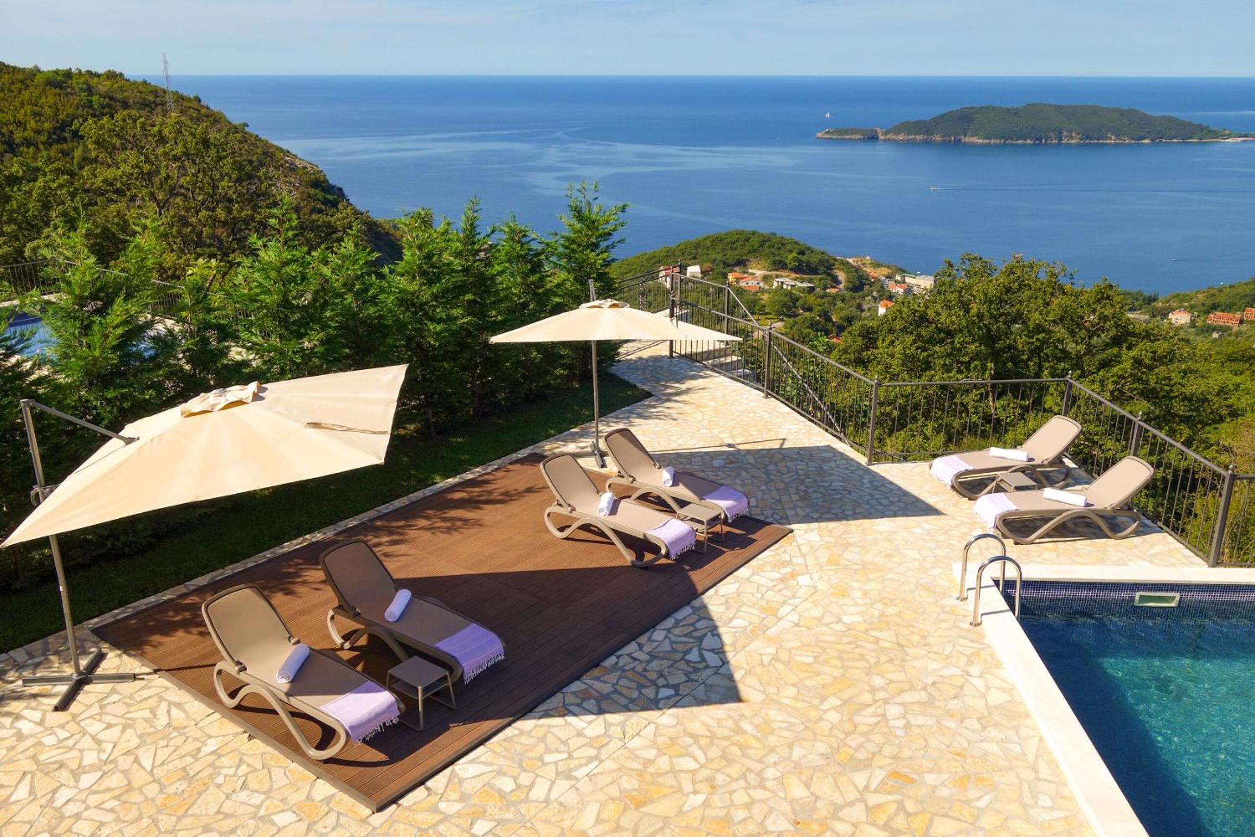 Villa with Private Pool - Photo 15