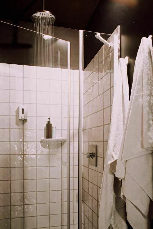 Single Bed In 8-Bed Dormitory Room With Private Bathroom photo 2