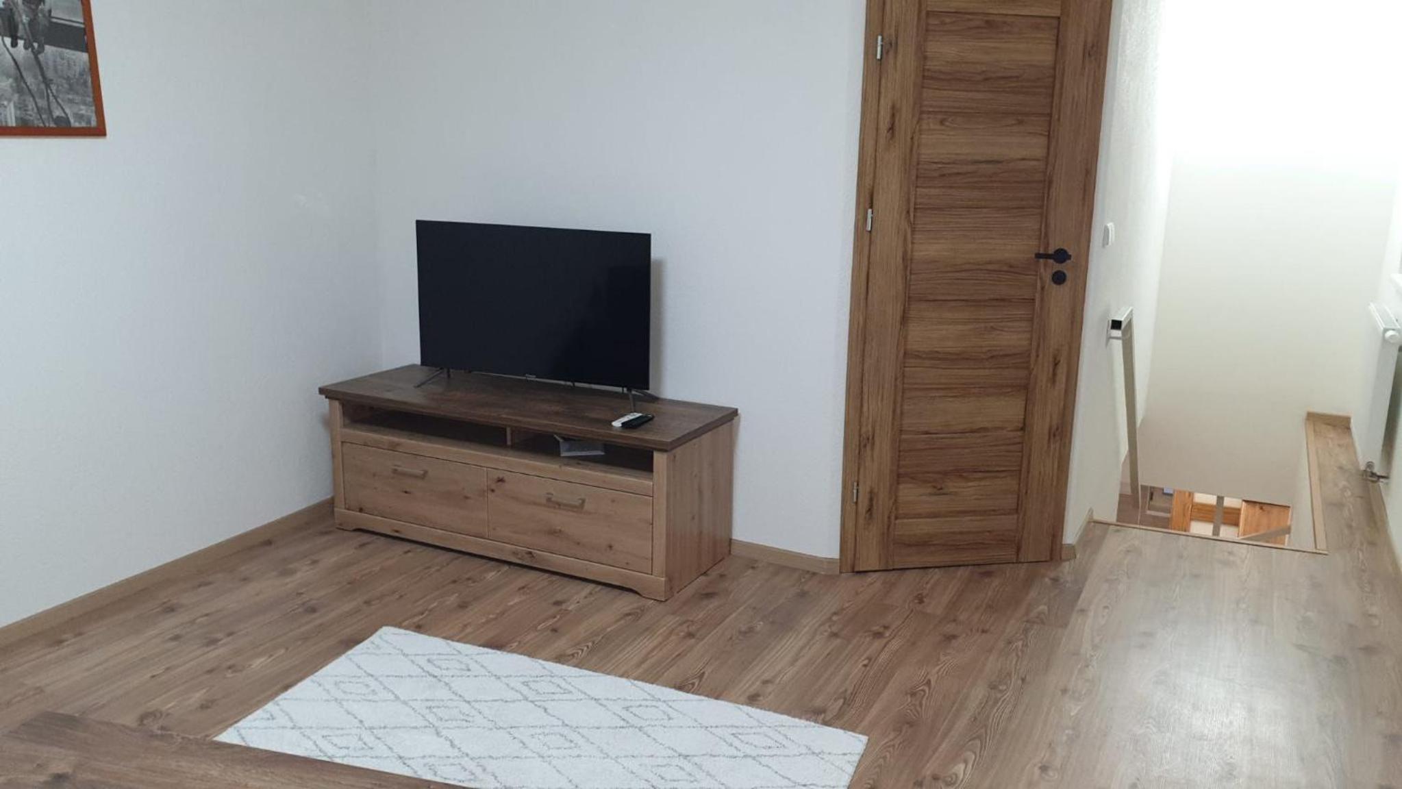 Deluxe King Suite photo 2