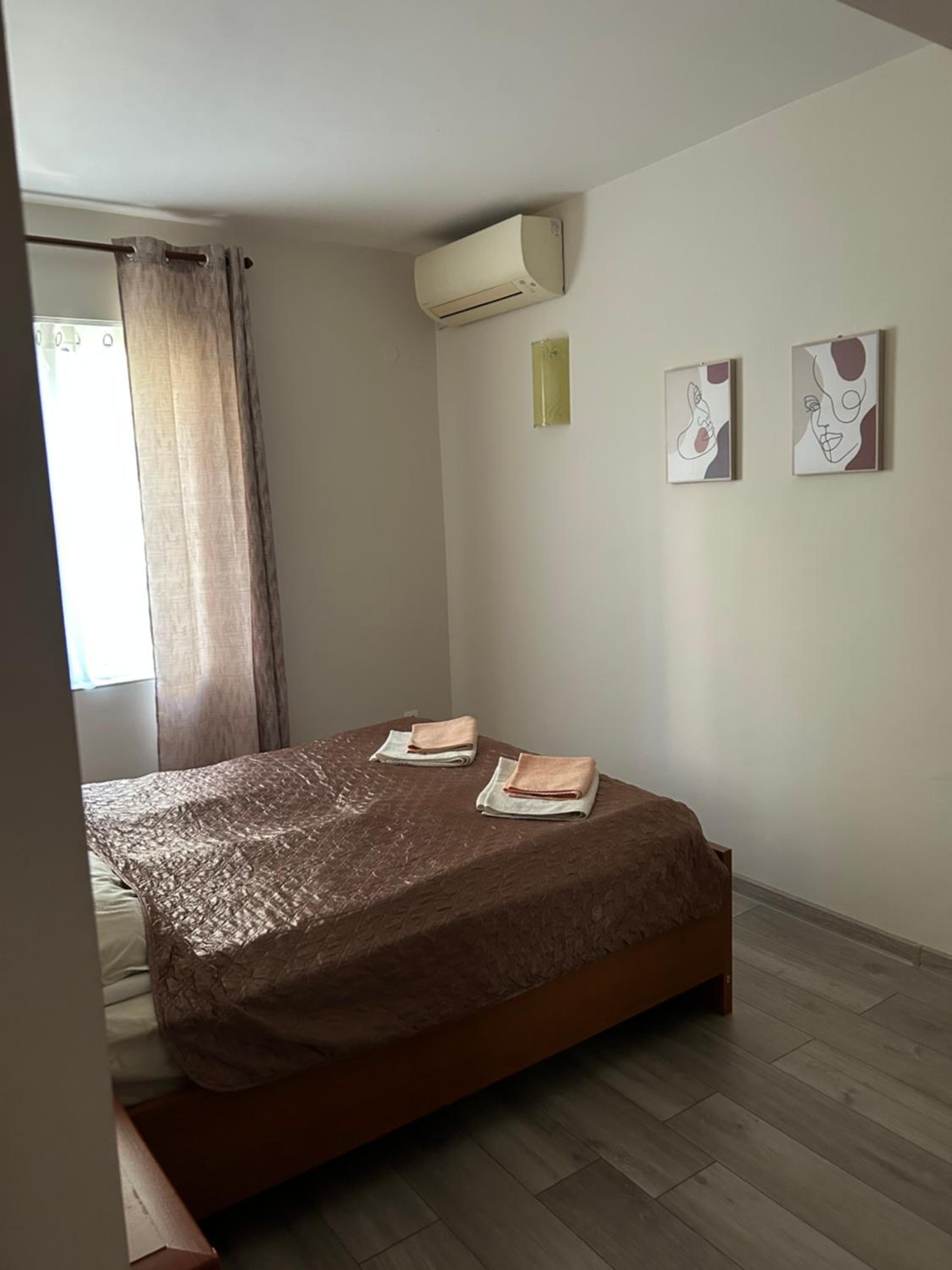 One-Bedroom Apartment - Photo 4