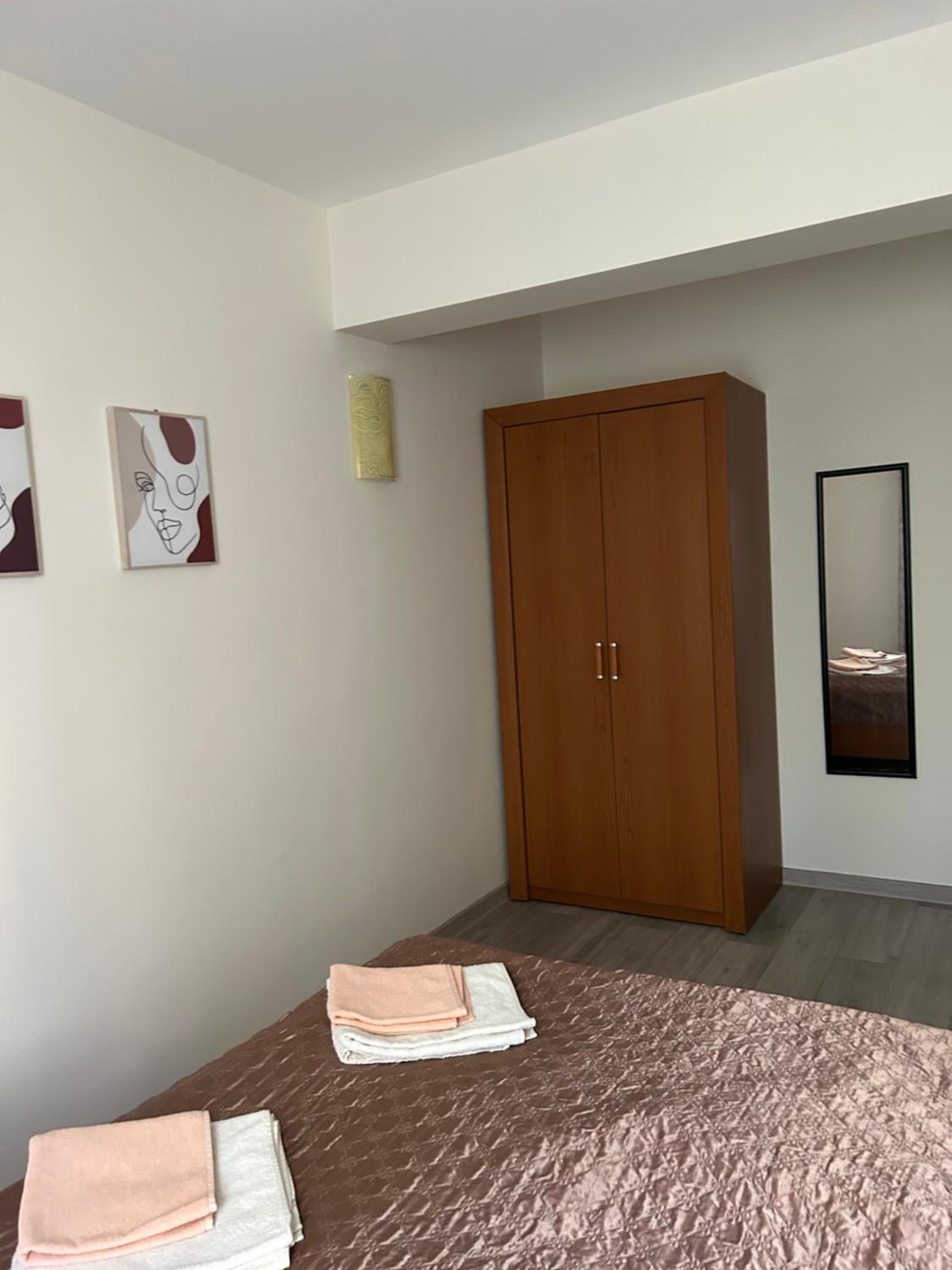 One-Bedroom Apartment - Photo 6