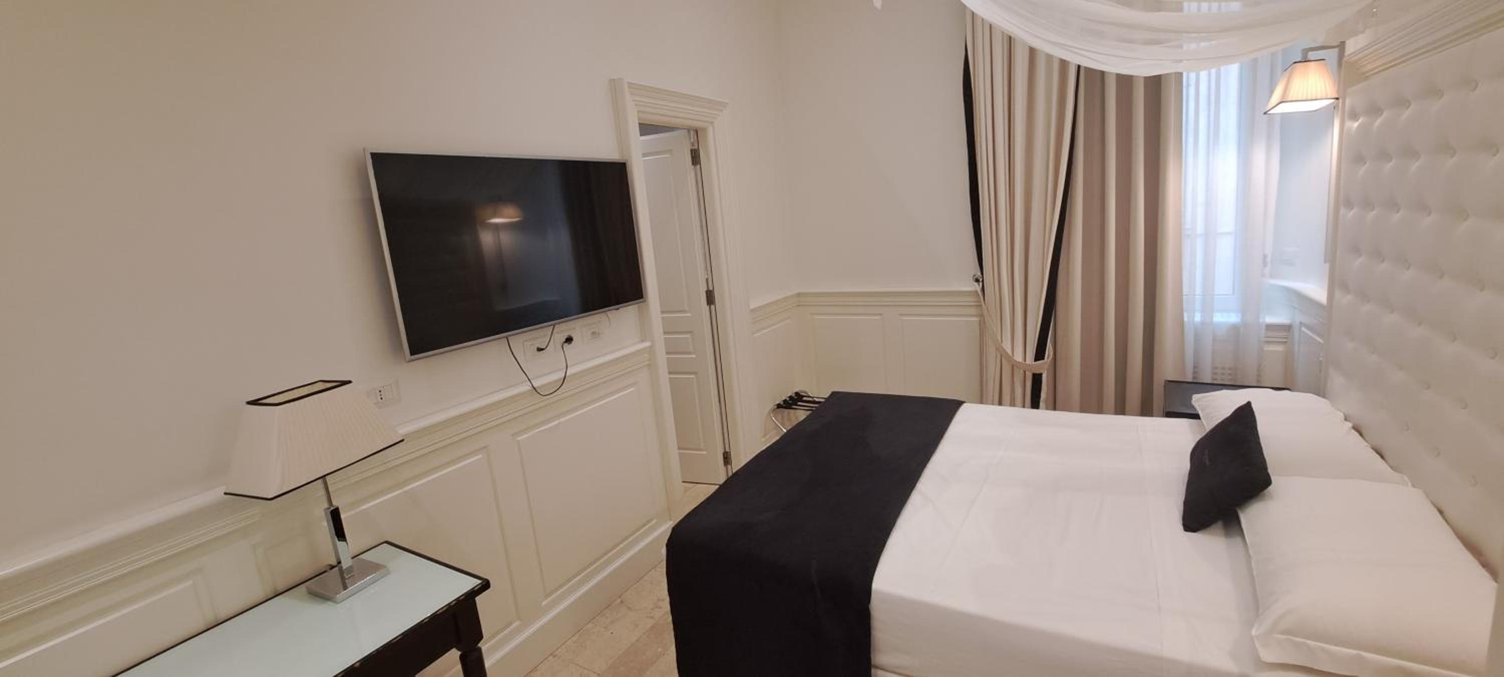 Small Double Room photo 1