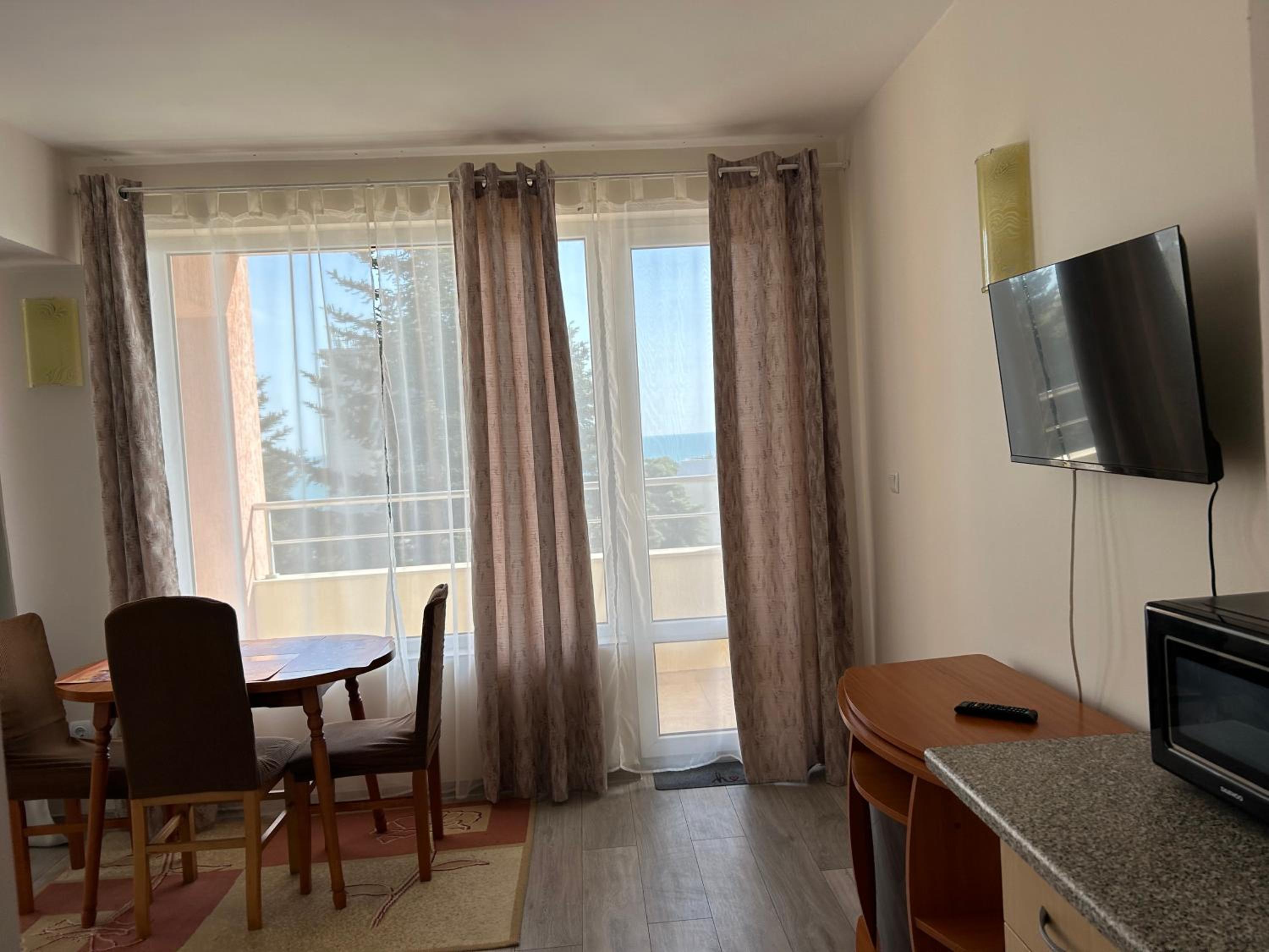 One-Bedroom Apartment - Photo 9