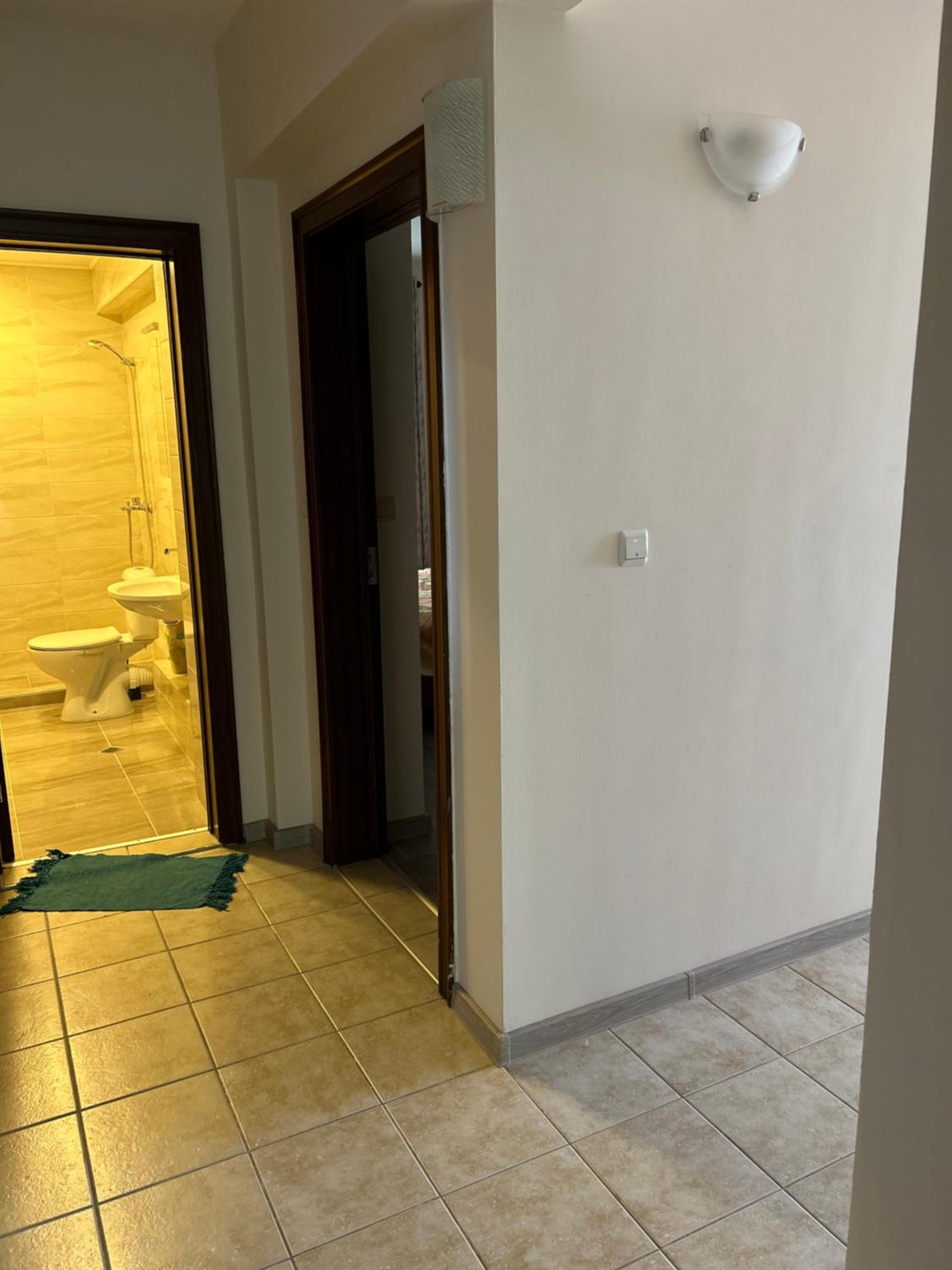 One-Bedroom Apartment - Photo 2