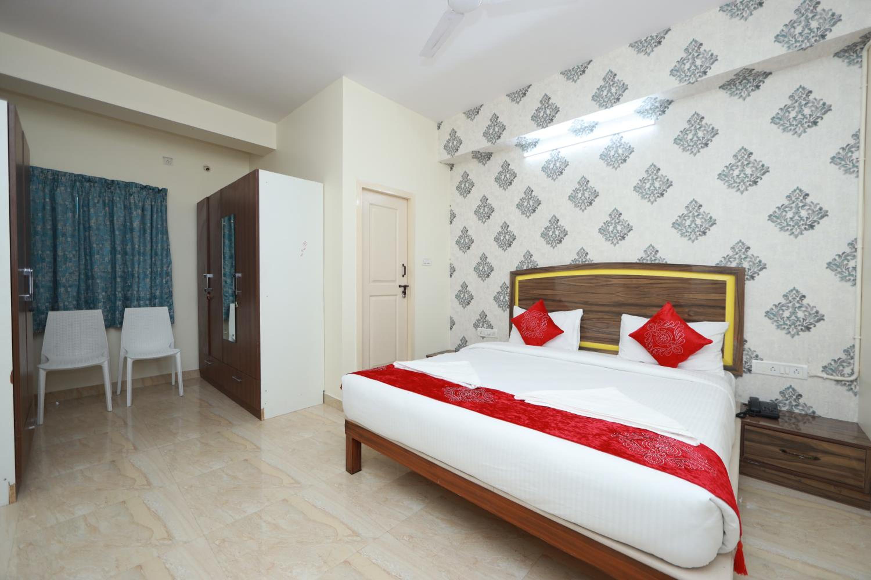 Deluxe Room - Photo 3