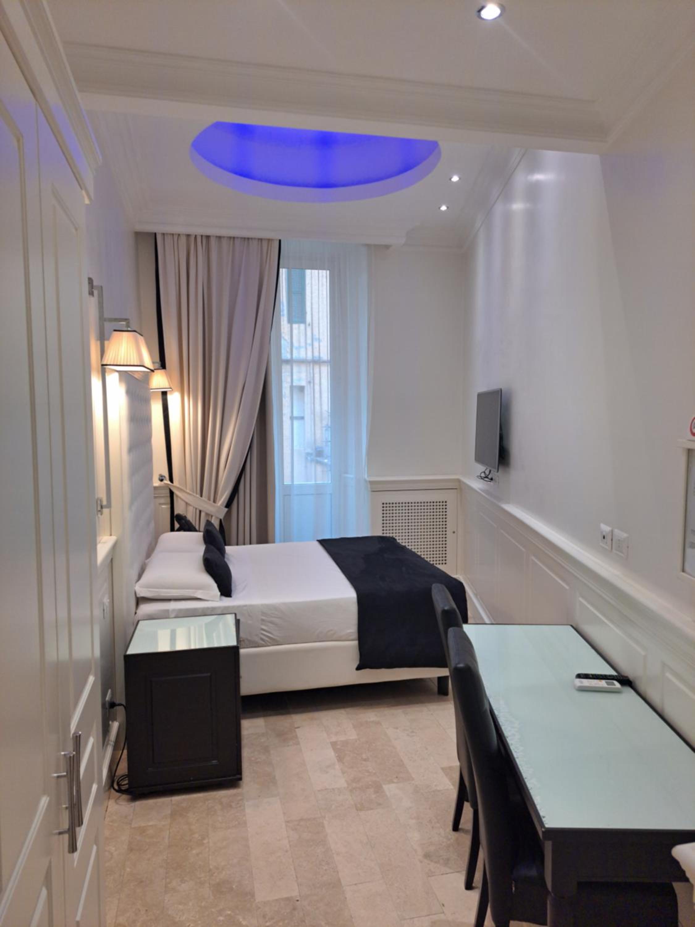 Small Double Room photo 3