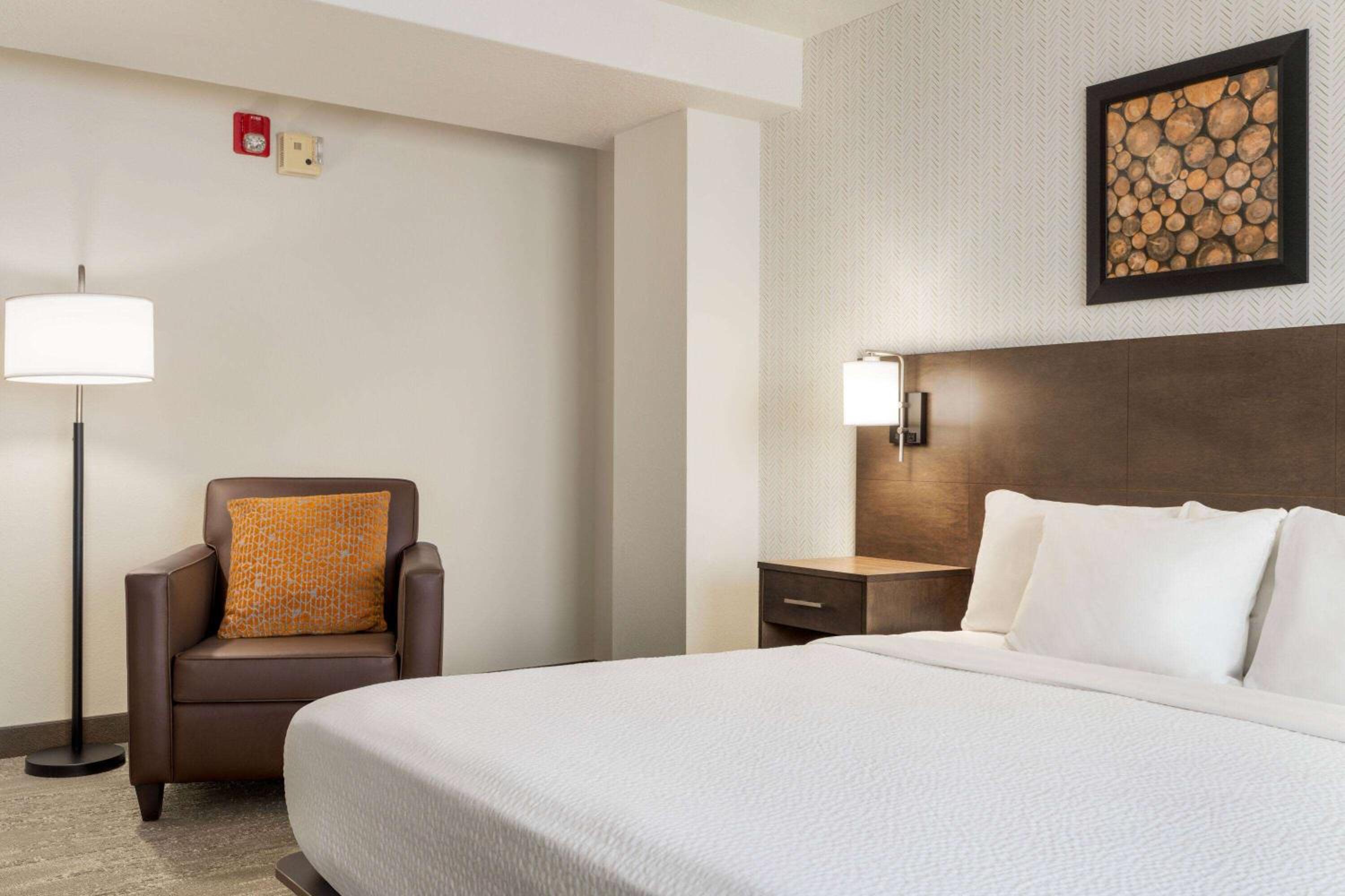 Queen Accessible Room - Non-Smoking at Days Inn & Suites by Wyndham Bozeman in Bozeman