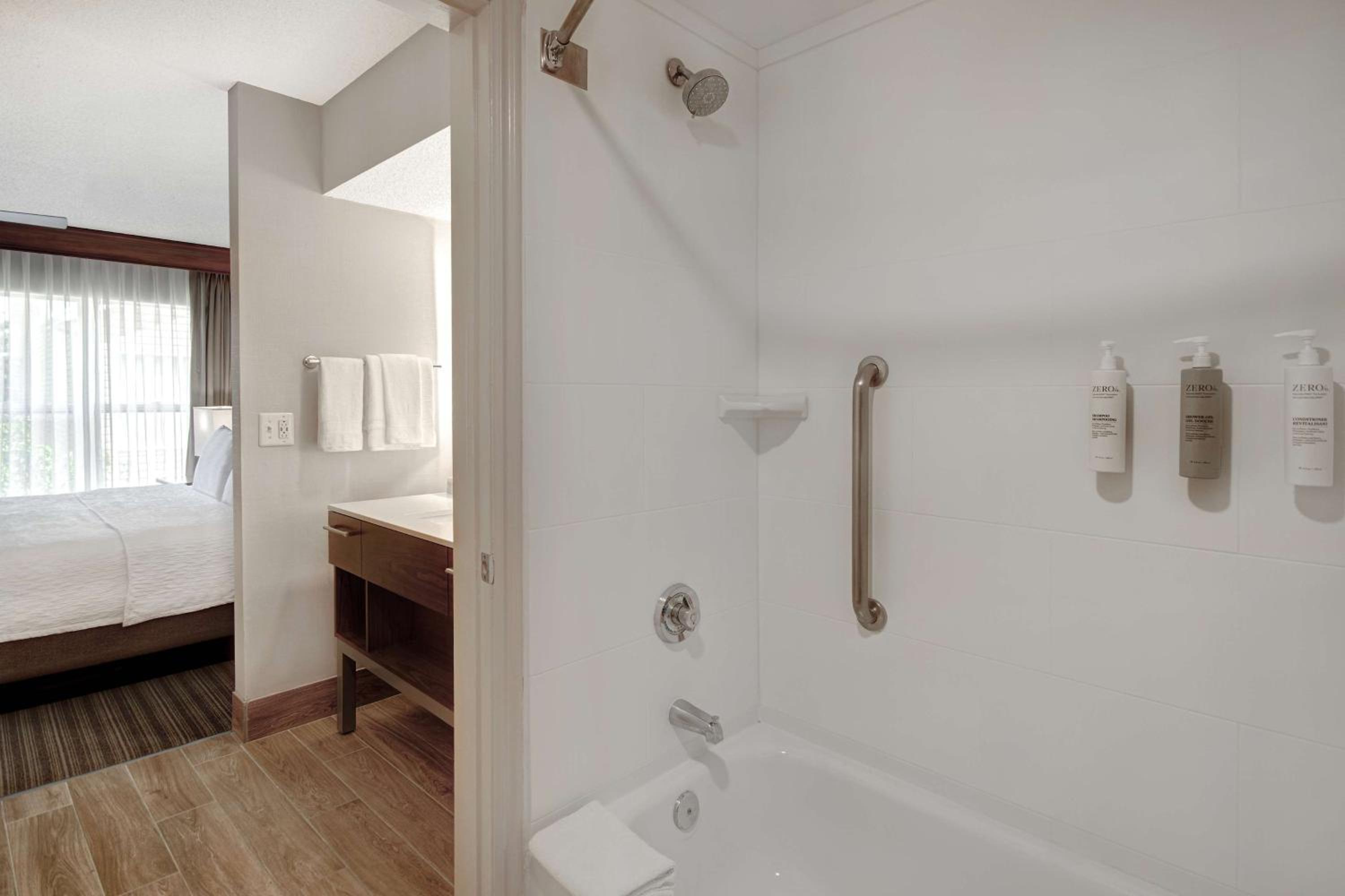 One-Bedroom King Suite - Non-Smoking - Photo 4