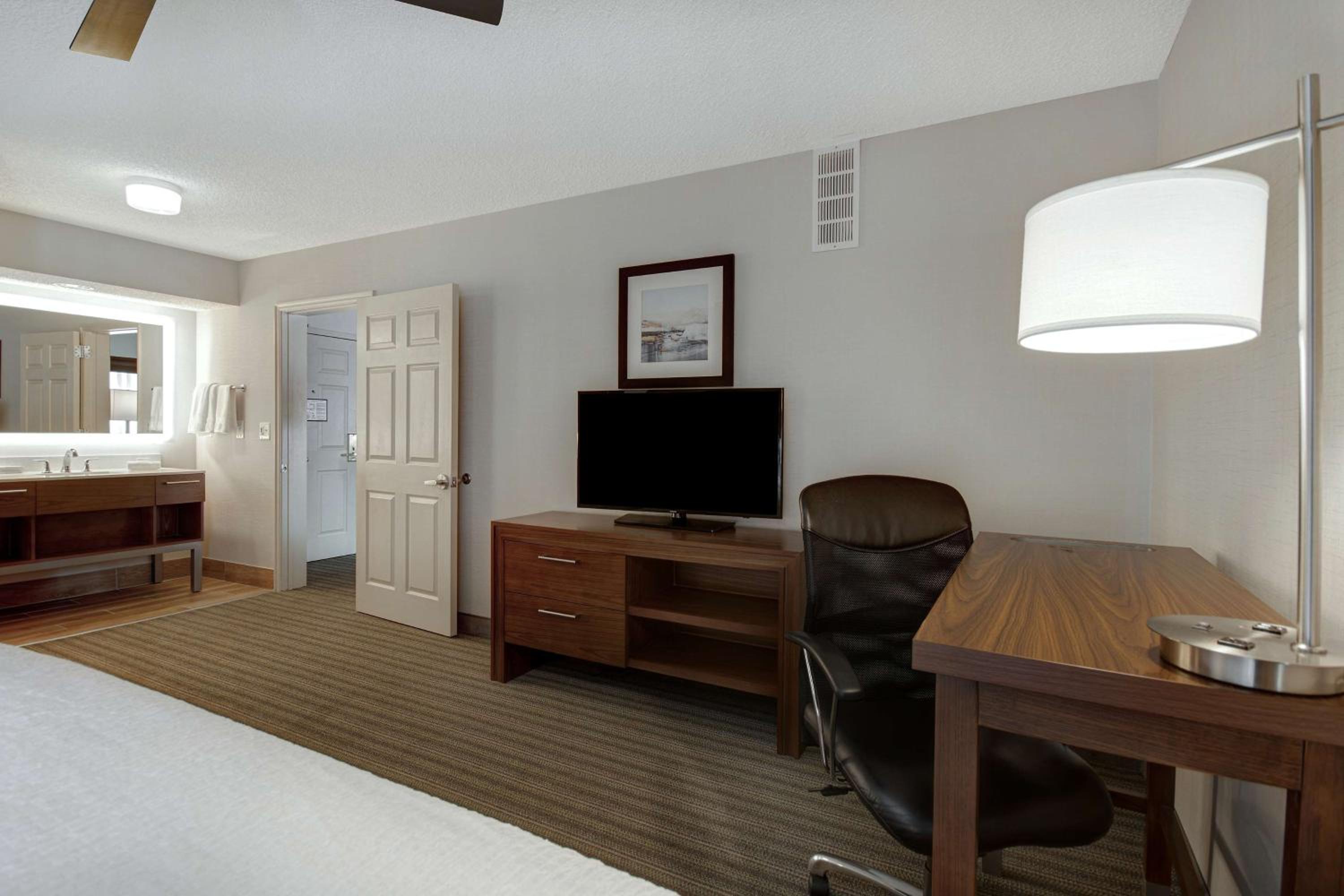 Two-Bedroom Suite - Non-Smoking - Photo 4